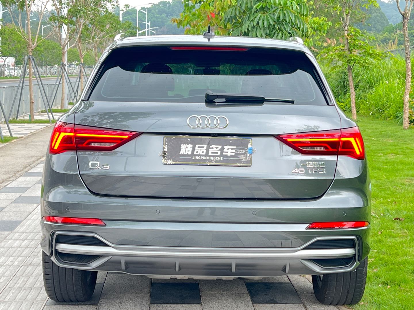 Audi Q3 2019 car image #16