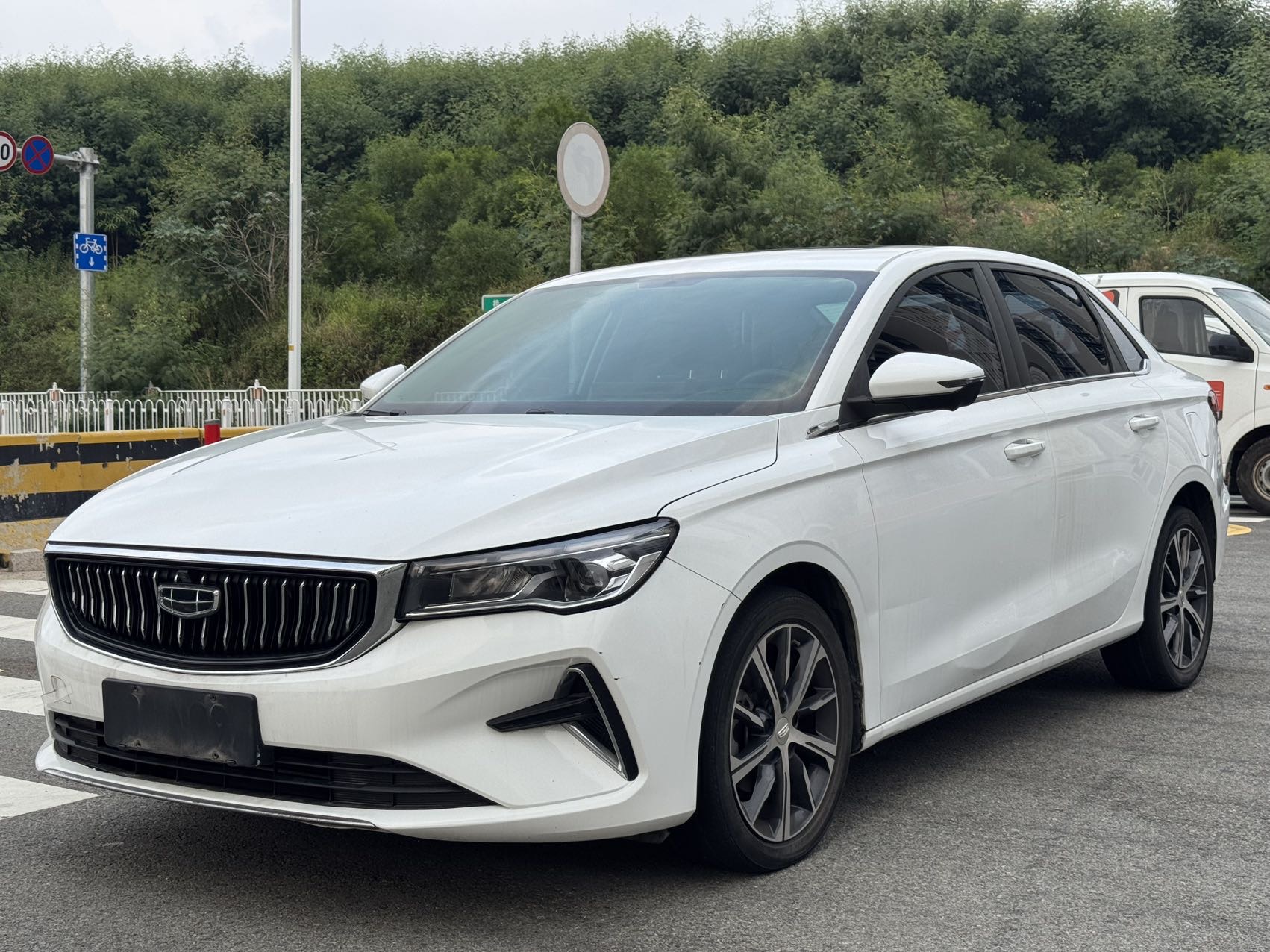 GEELY Emgrand 2023 #2 GEELY Emgrand 2023 car image #2