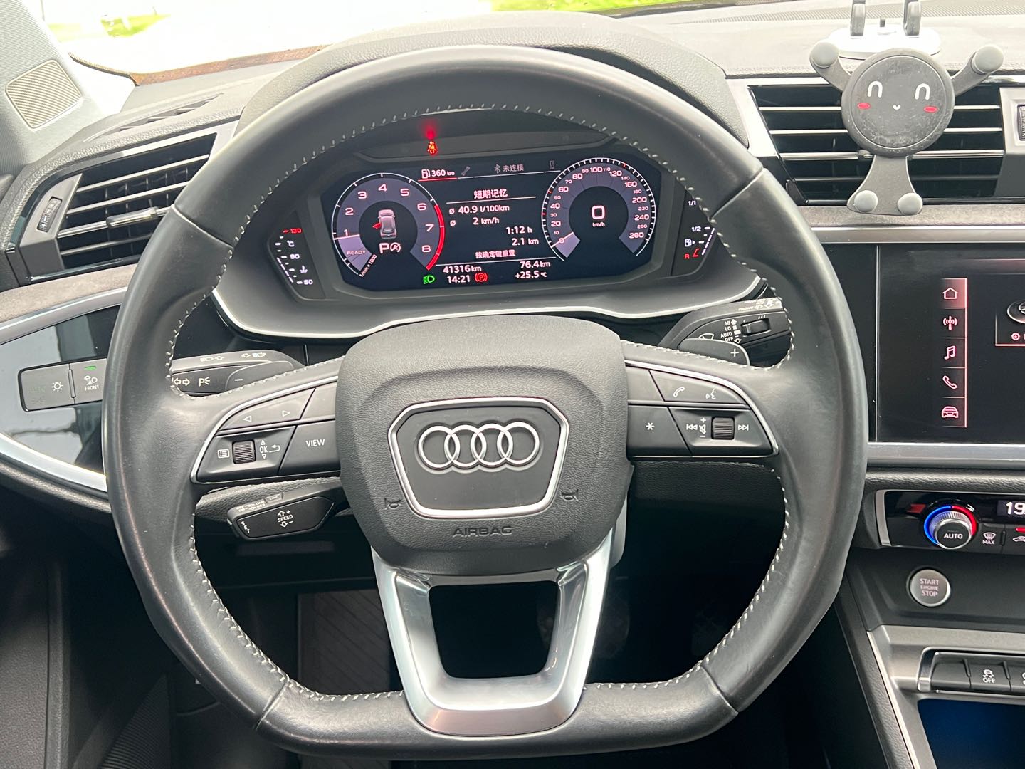 Audi Q3 2019 car image #10