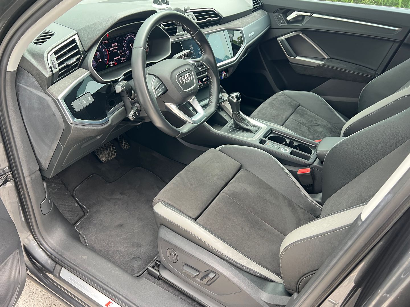 Audi Q3 2019 car image #7
