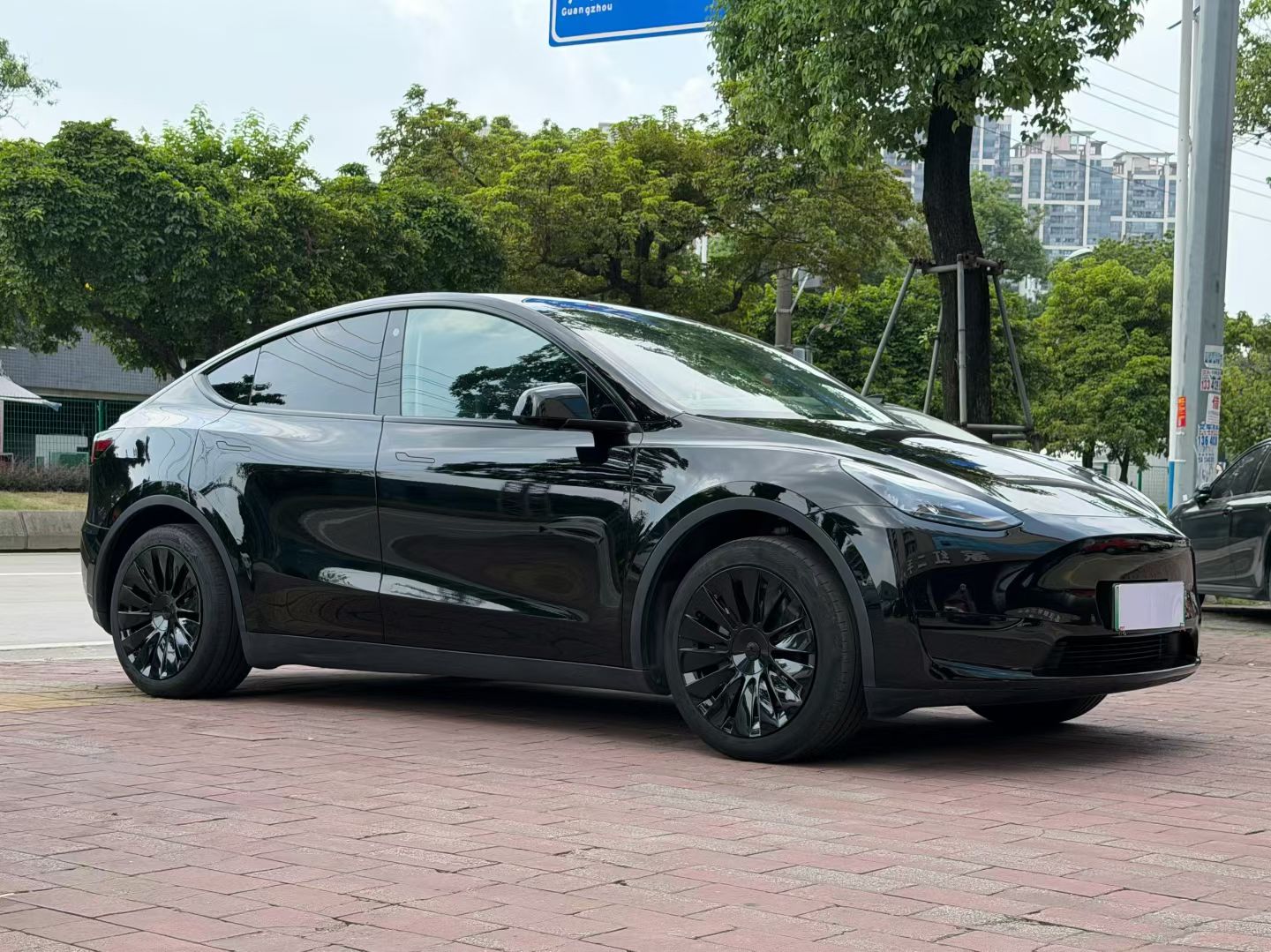 Tesla Model Y 2023 car image #5