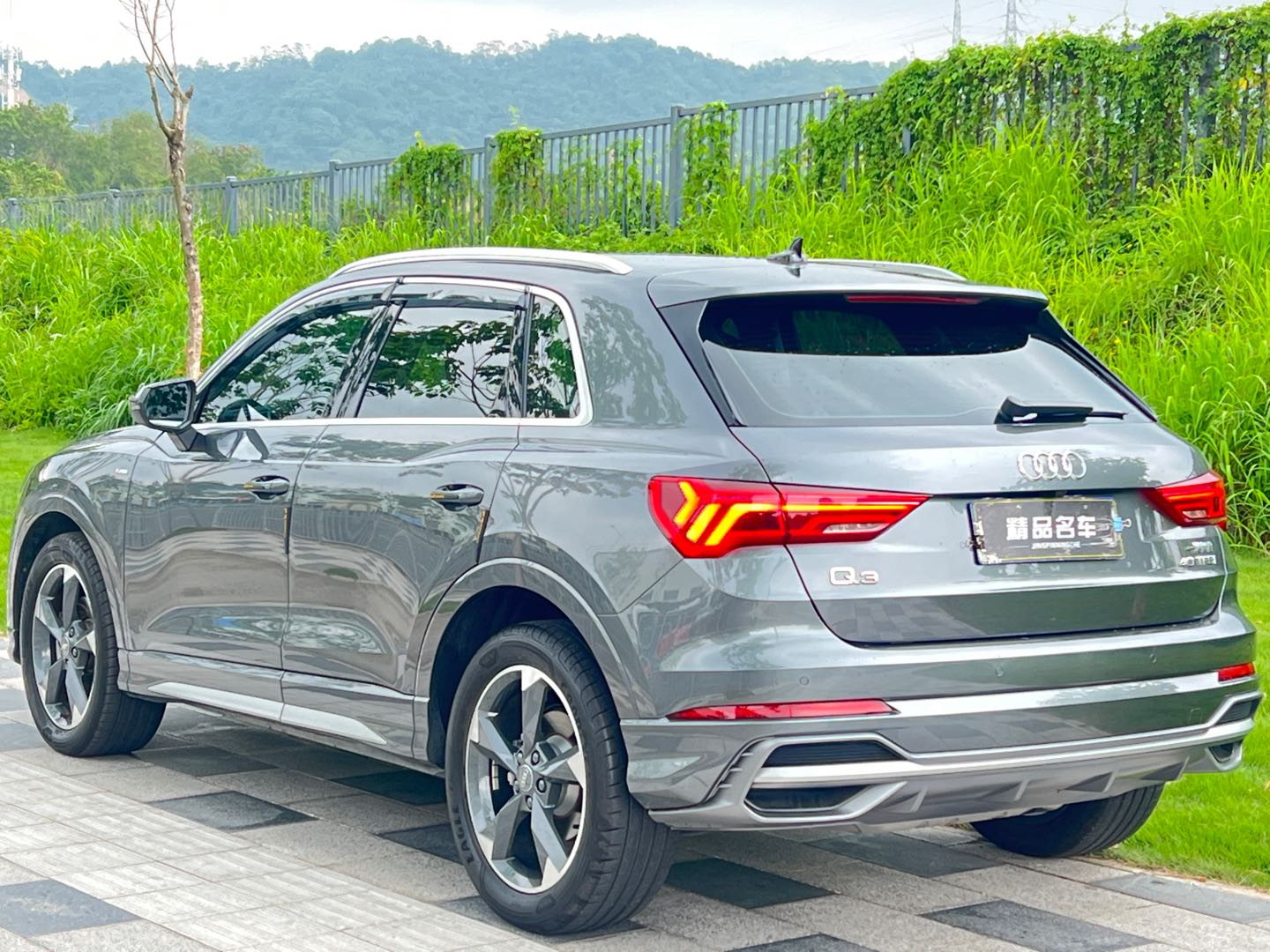 Audi Q3 2019 car image #14