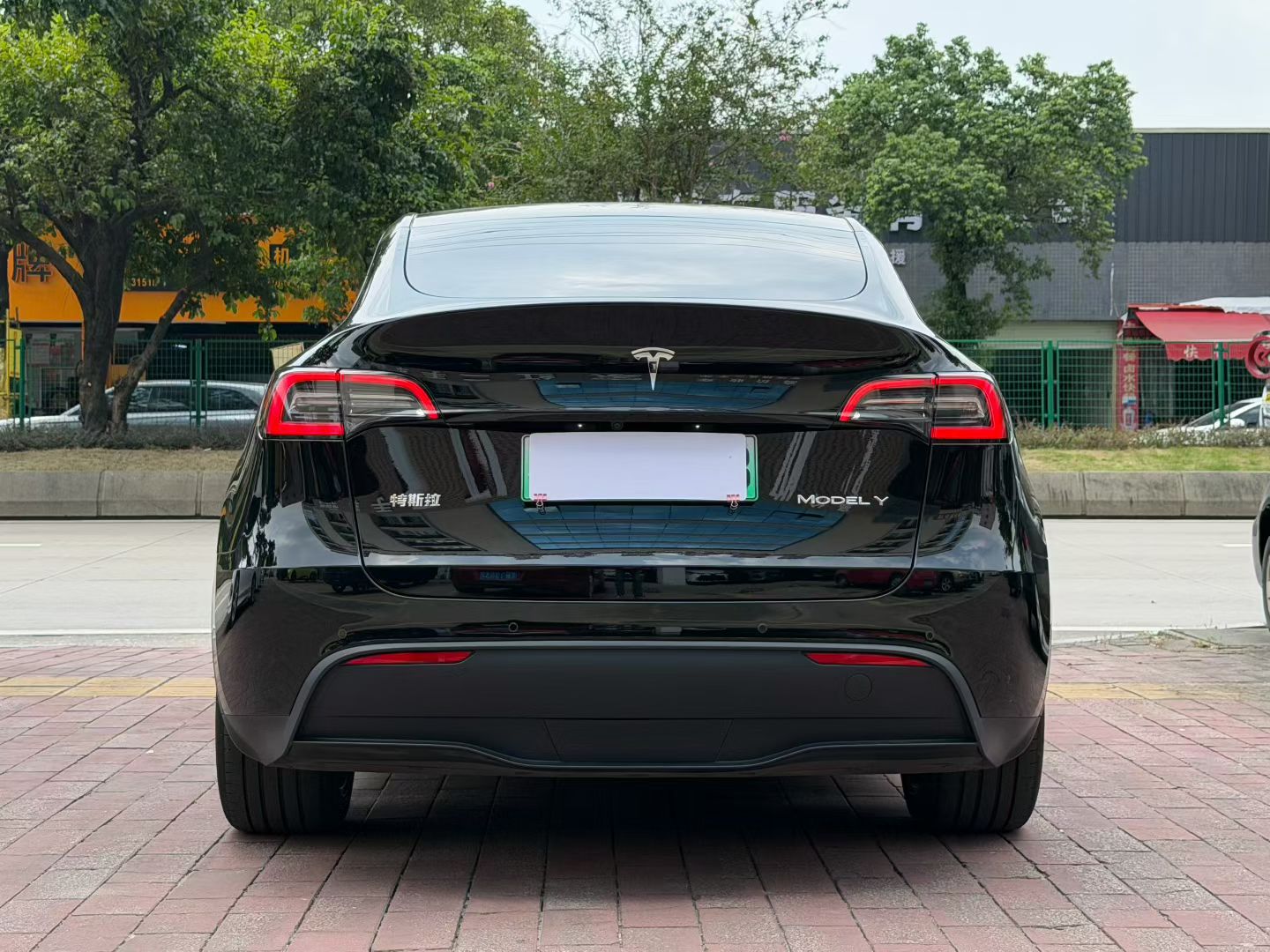 Tesla Model Y 2023 car image #7