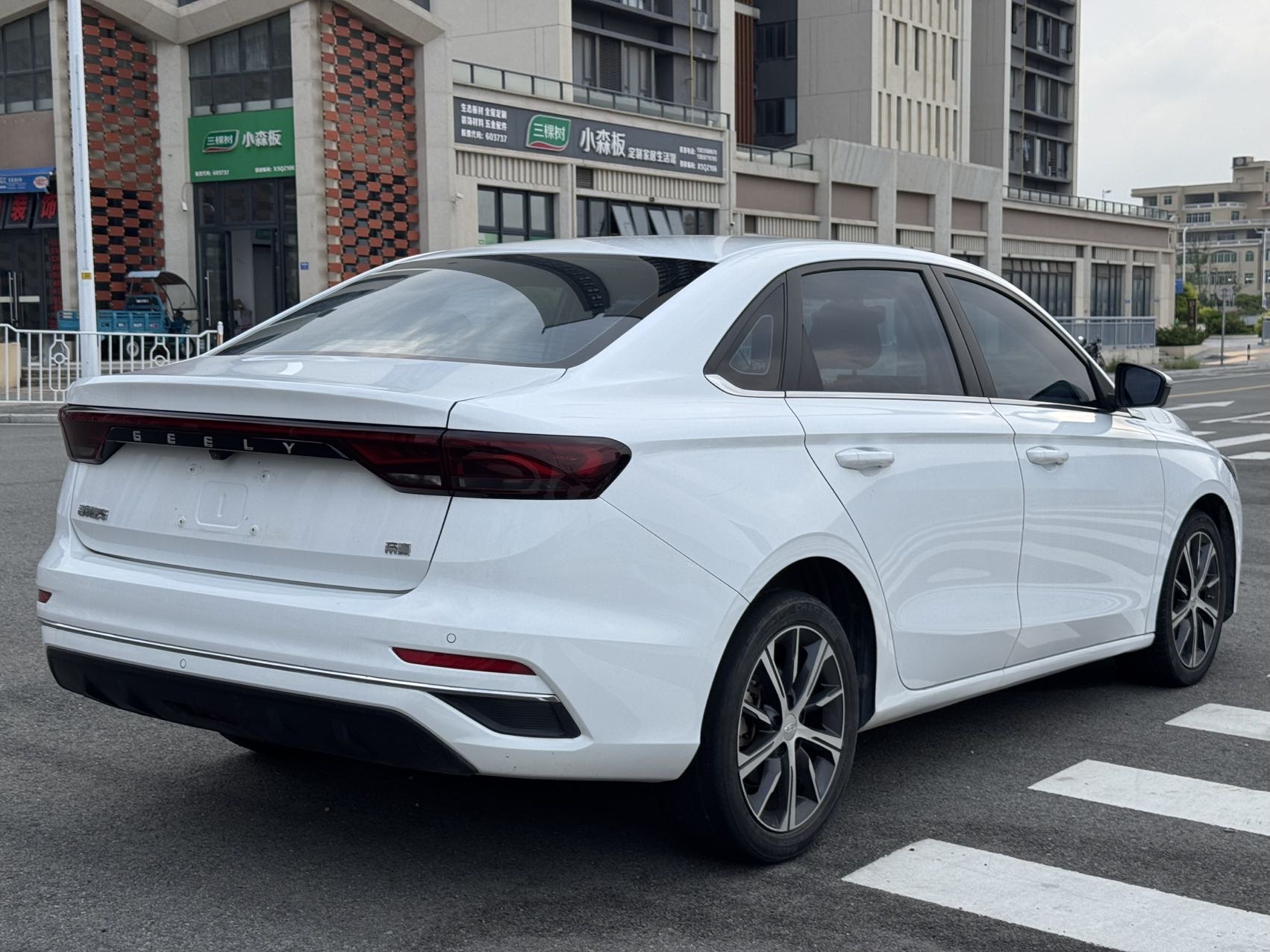 GEELY Emgrand 2023 #11 GEELY Emgrand 2023 car image #11