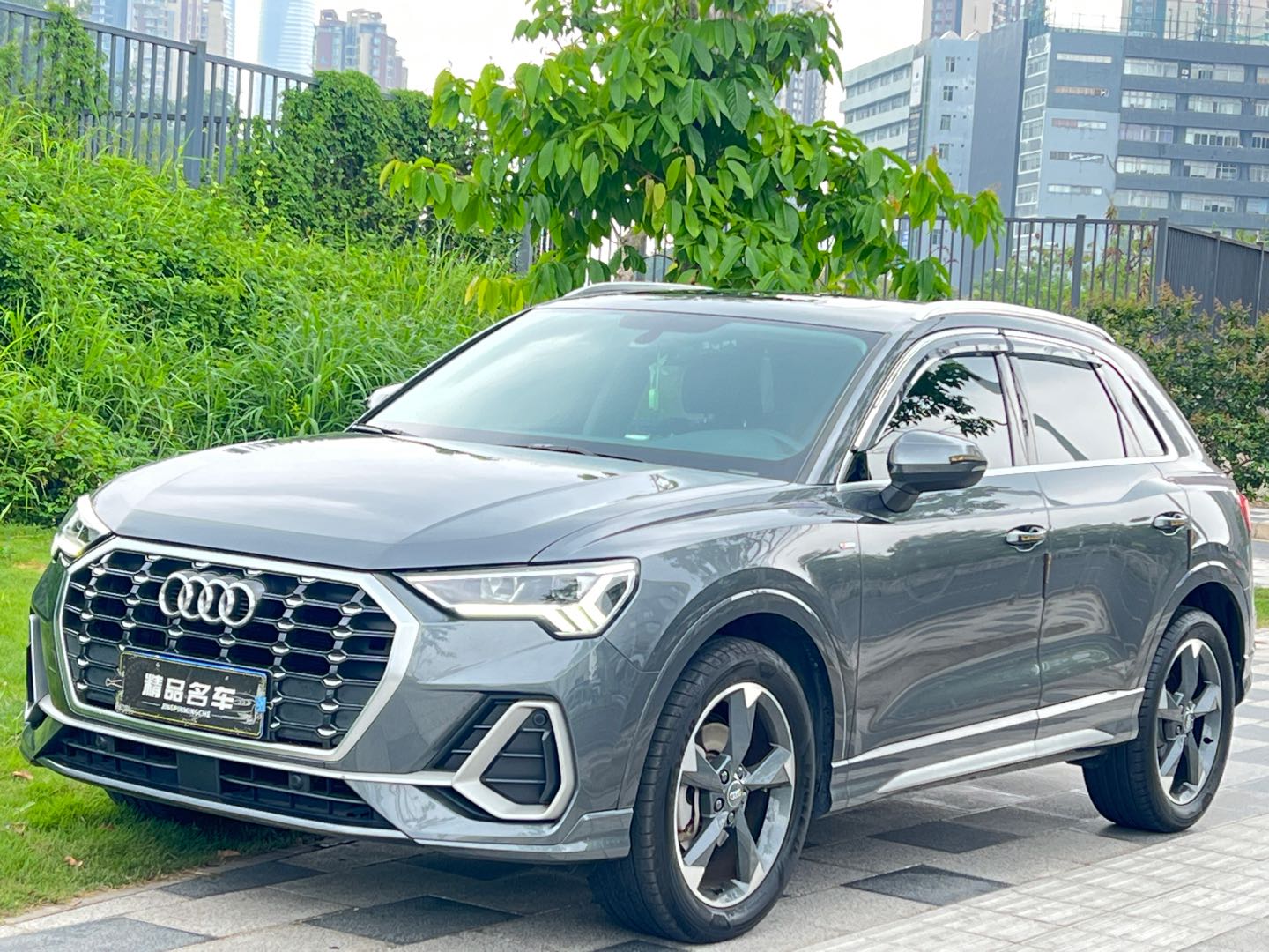 Audi Q3 2019 car image #2