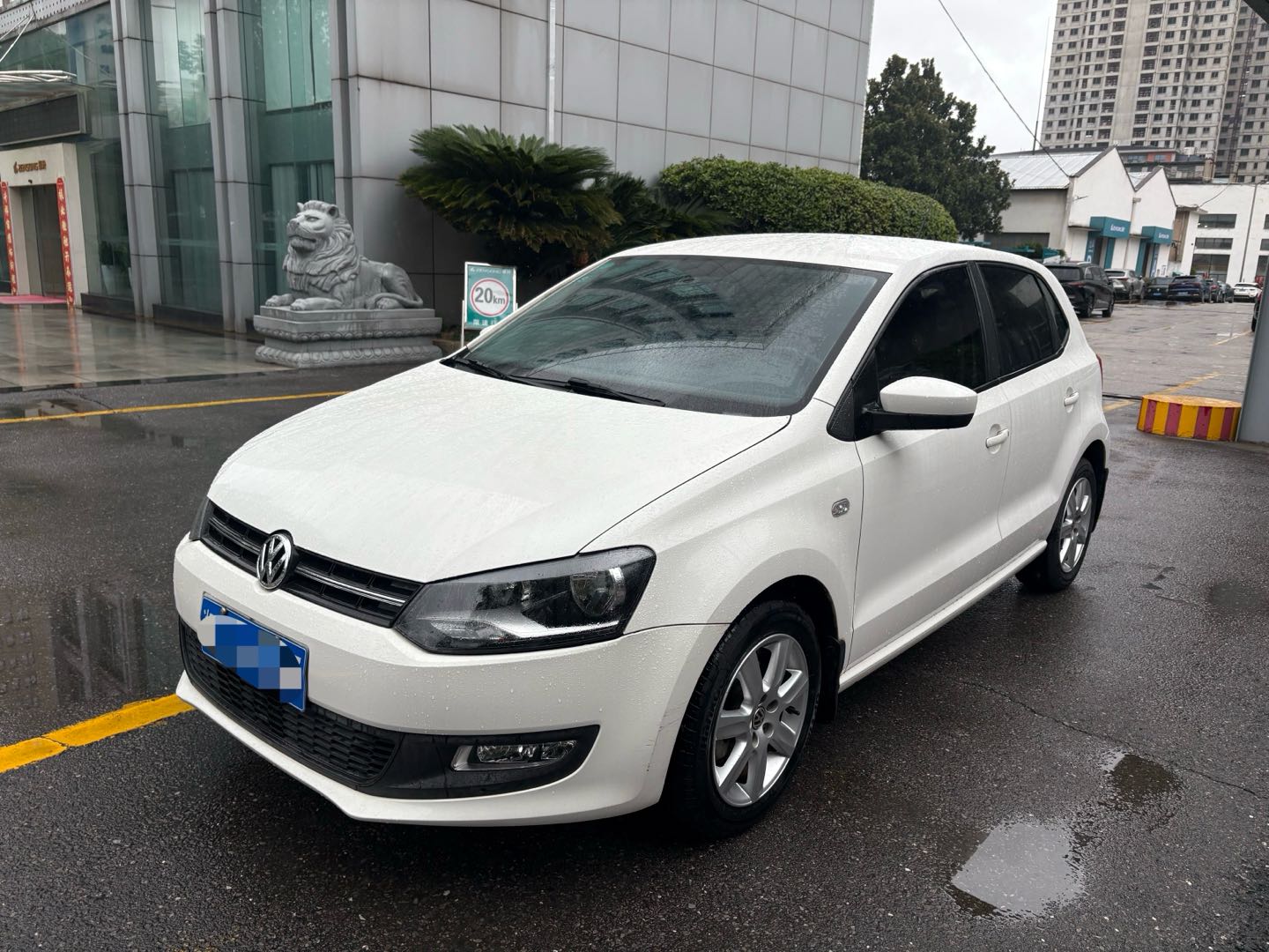 Volkswagen Polo 2014 car image #2