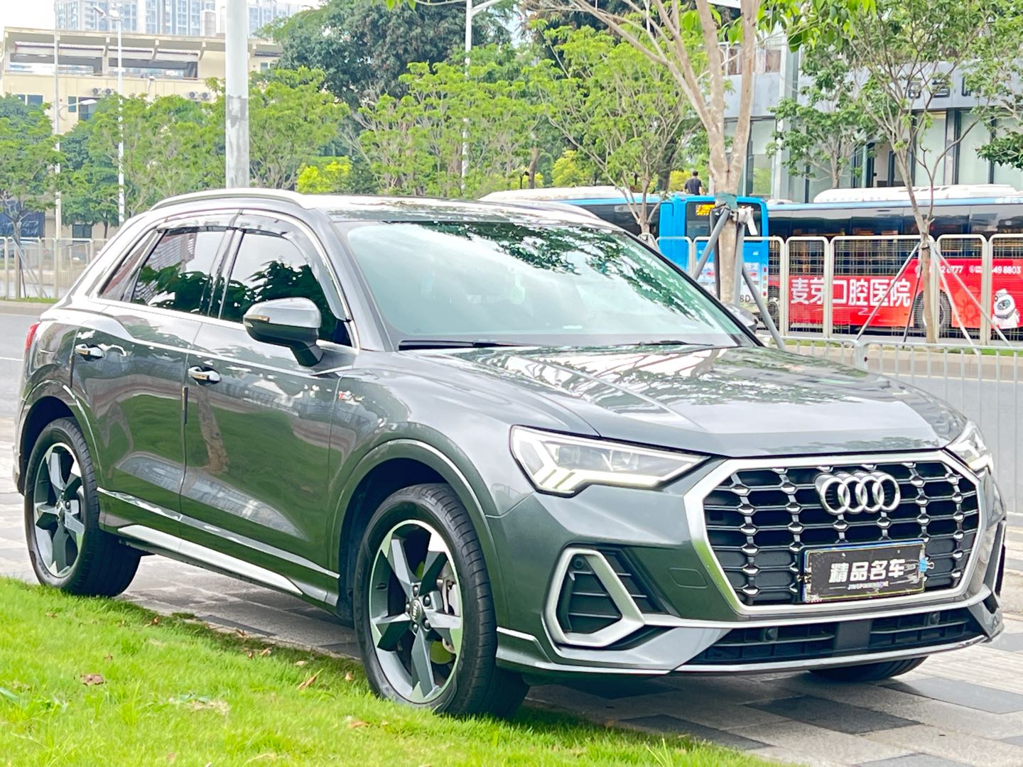 Audi Q3 2019 car image #5