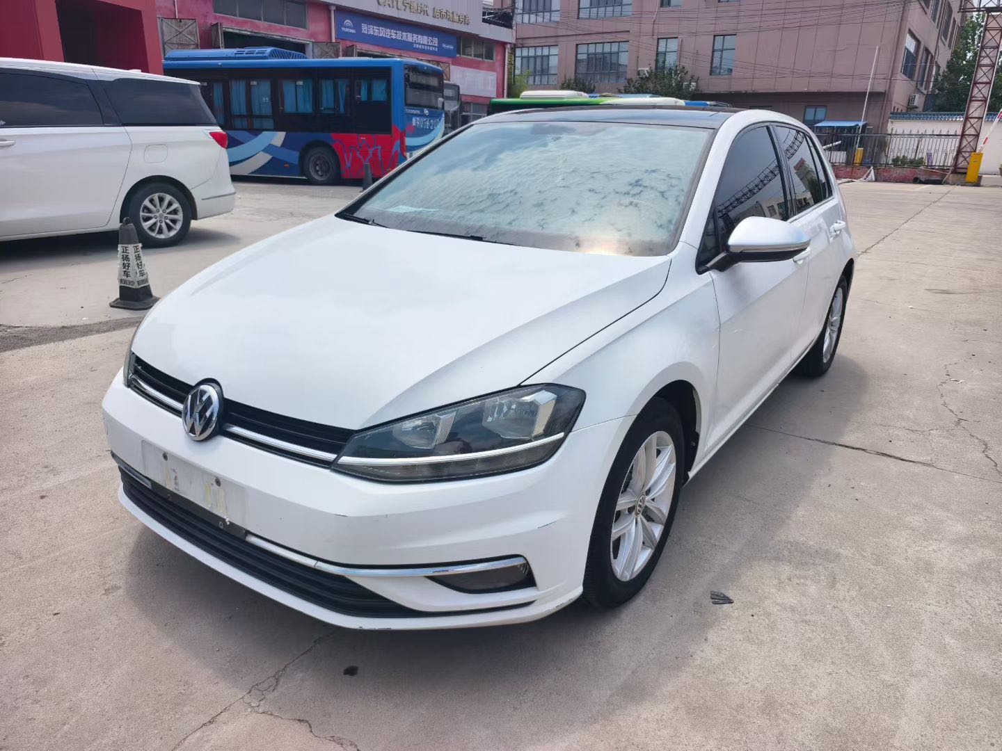 Volkswagen Golf 2019 car image 