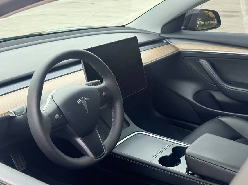 Tesla Model 3 2023 car image #5
