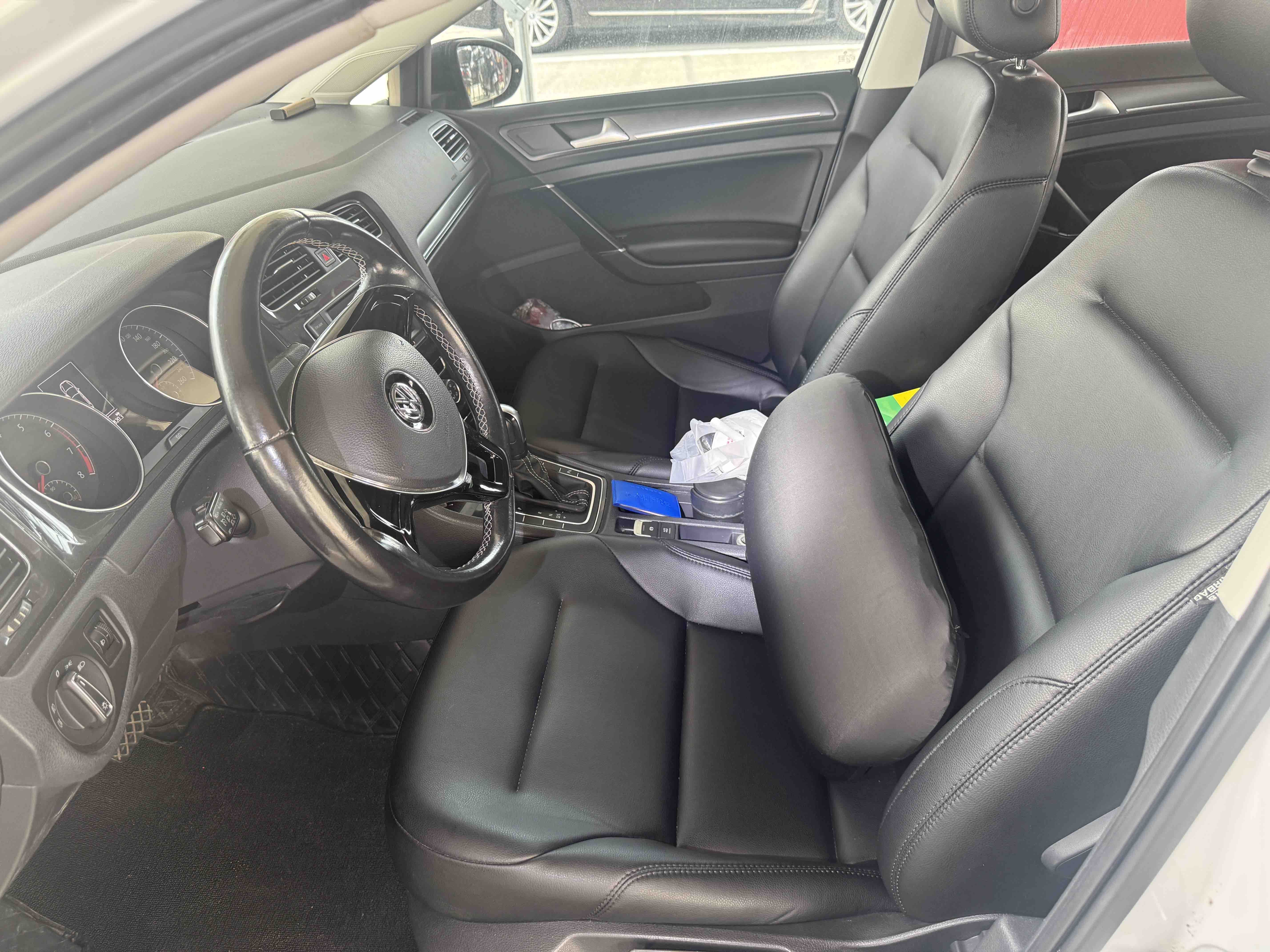 Volkswagen Golf 2017 car image #6