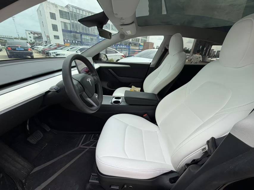 Tesla Model Y 2023 car image #5
