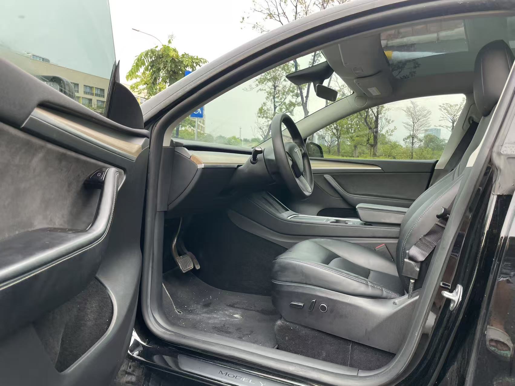 Tesla Model Y 2023 car image #6