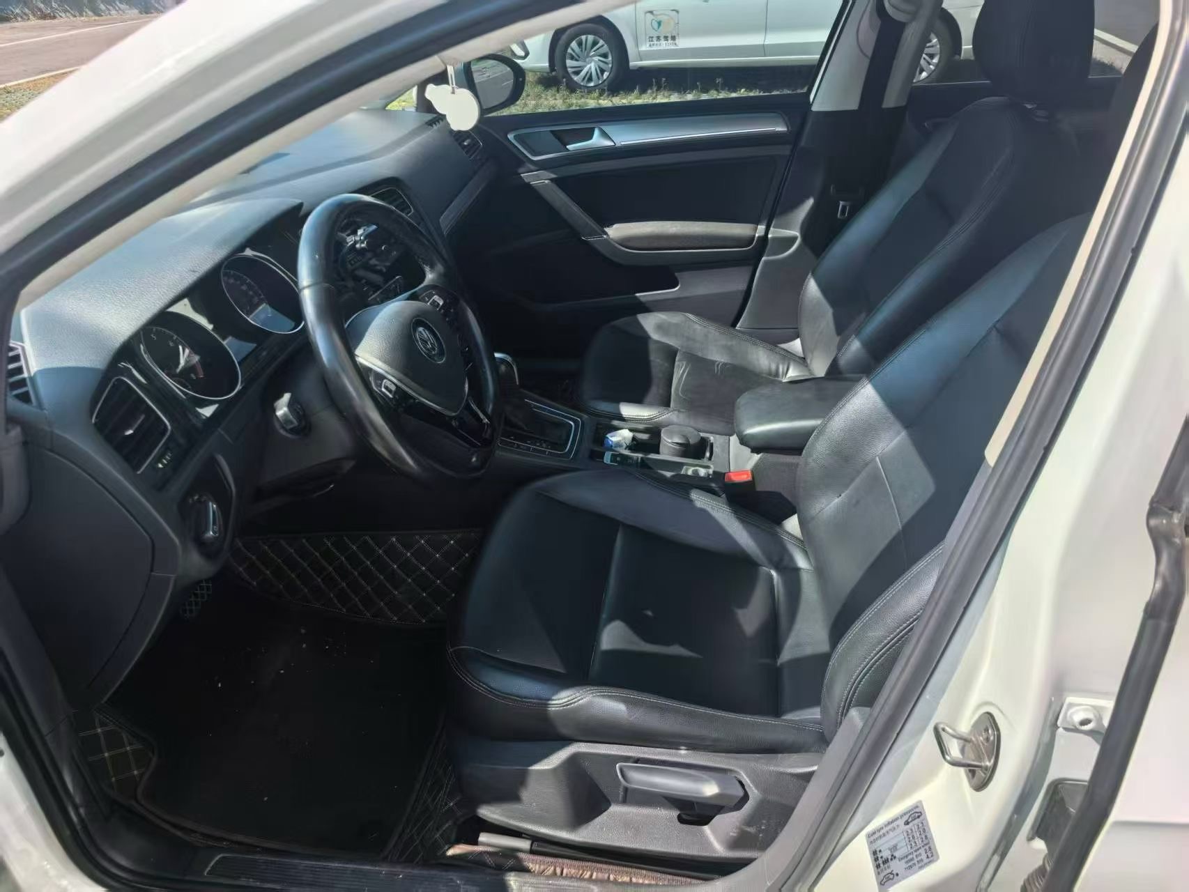 Volkswagen Golf 2020 car image #7