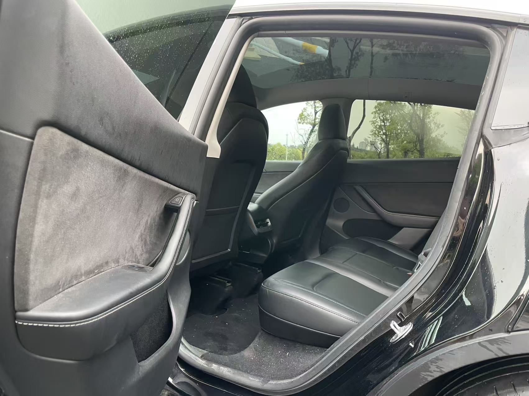 Tesla Model Y 2023 car image #8