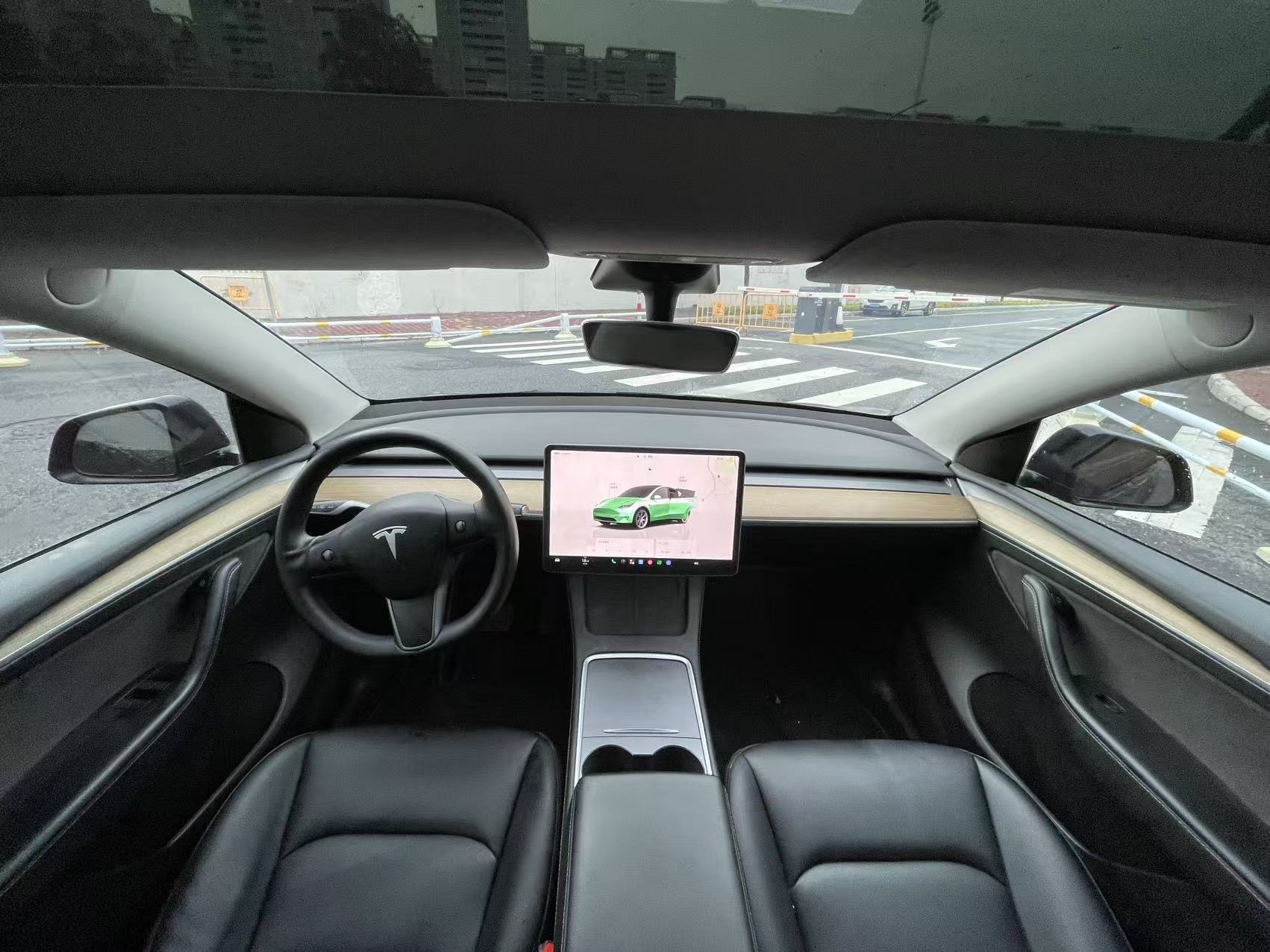 Tesla Model Y 2023 car image #7