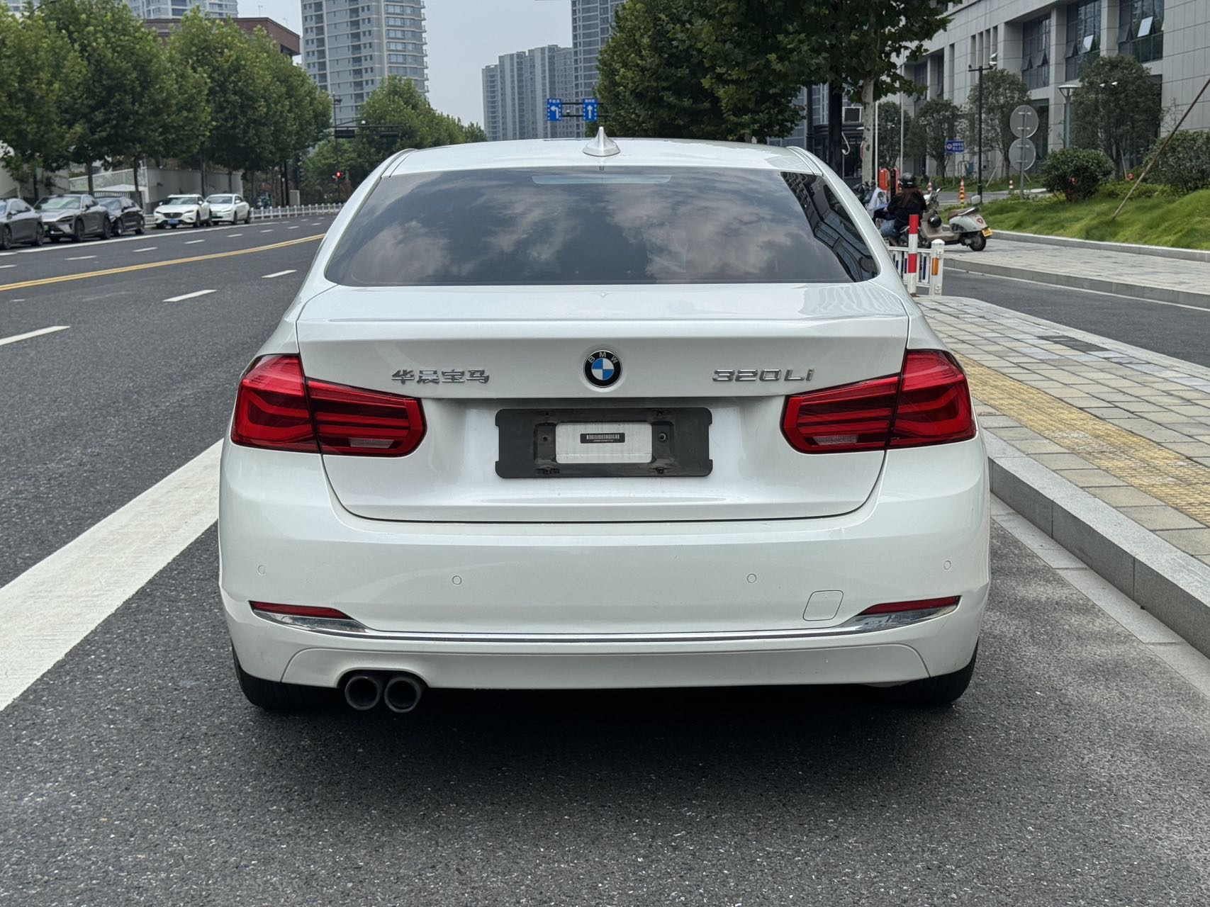BMW 3 Series 2017 car image #10