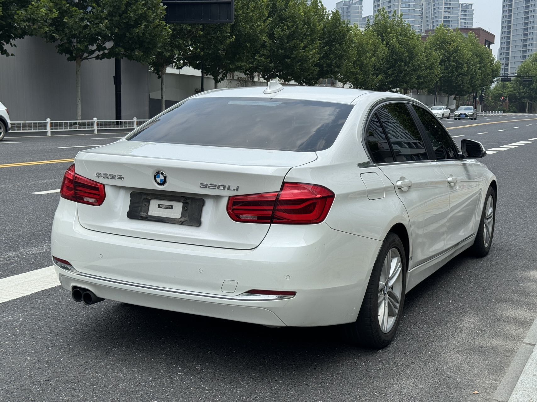 BMW 3 Series 2017 car image #9