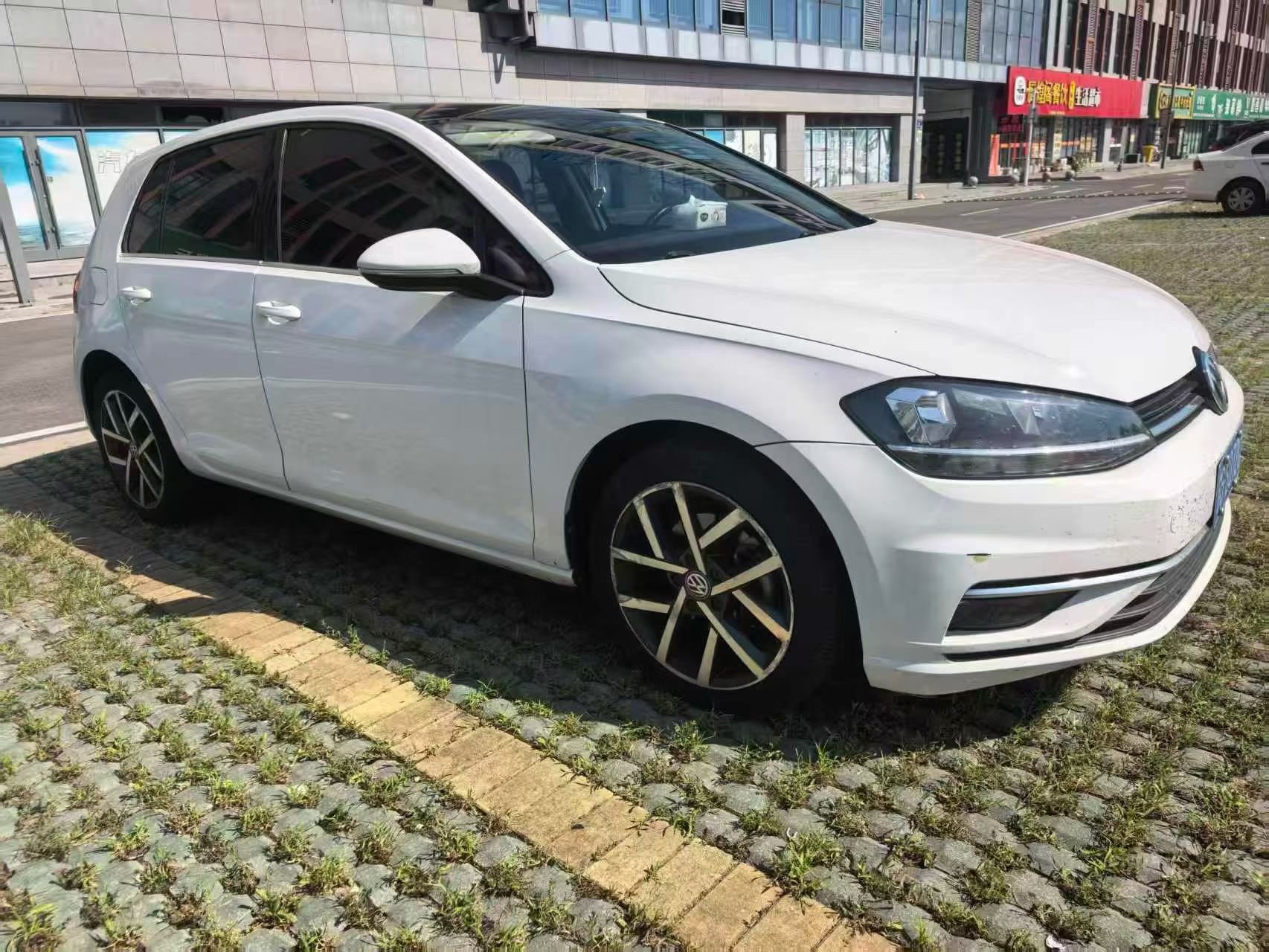 Volkswagen Golf 2020 car image #4