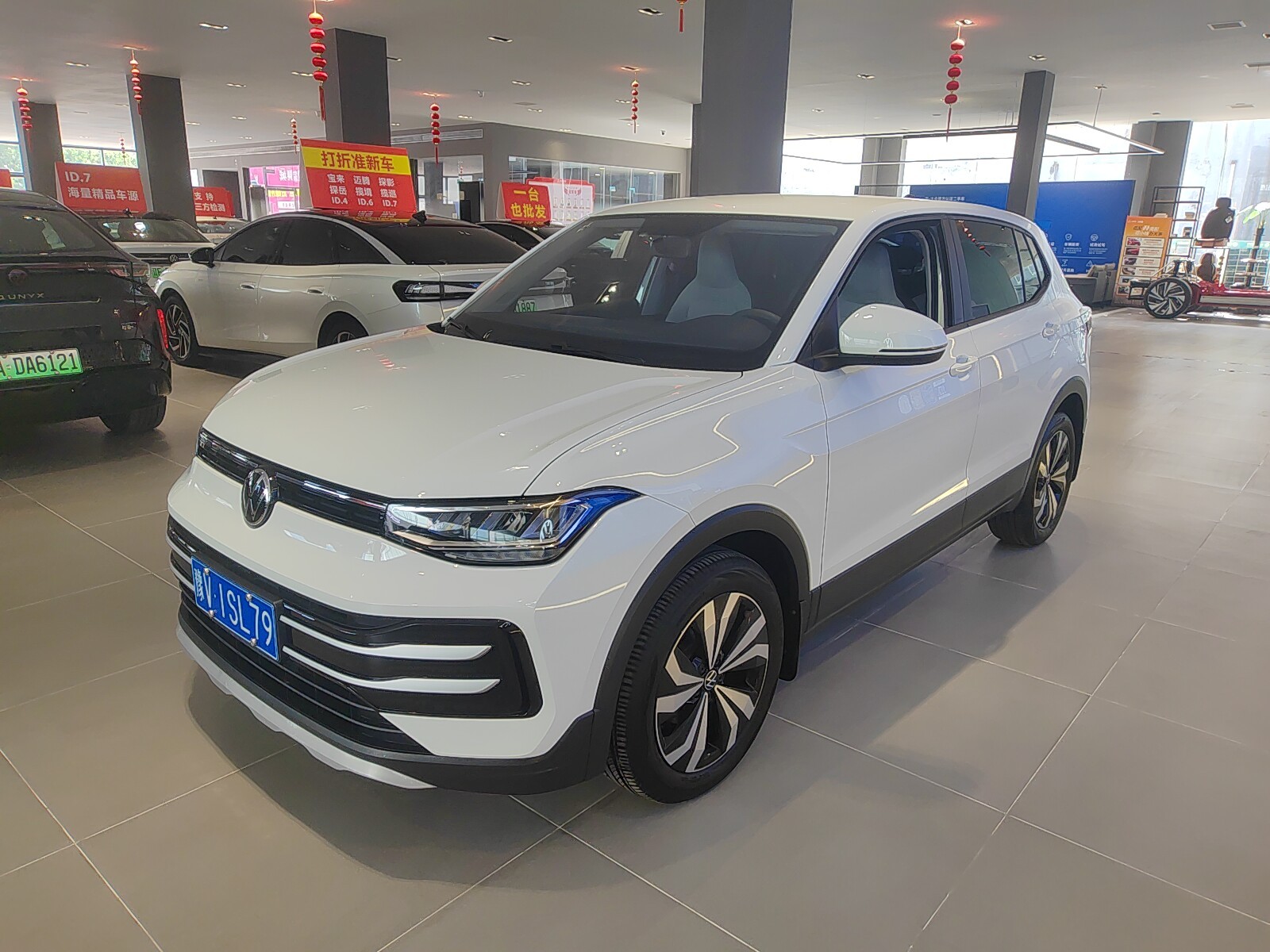 Volkswagen Tharu 2025 car image #2