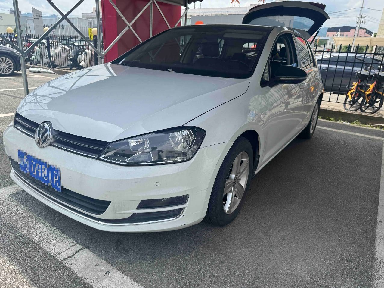 Volkswagen Golf 2017 car image #2