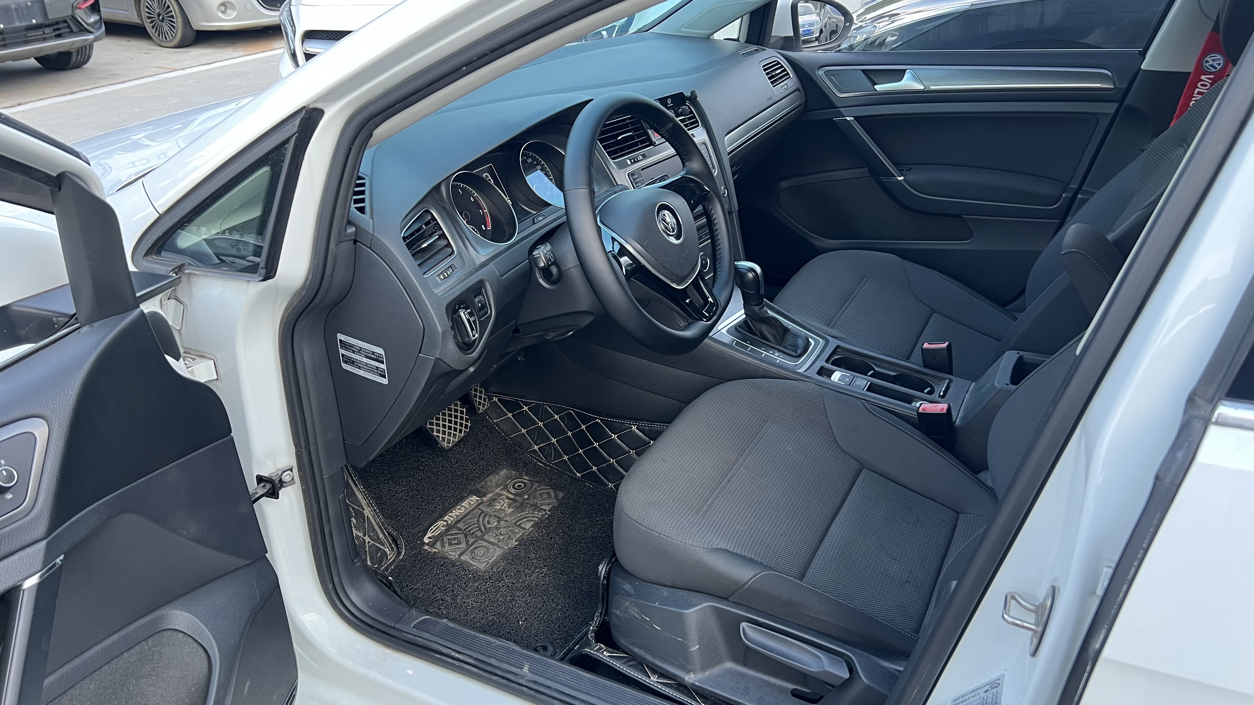 Volkswagen Golf 2015 car image #5