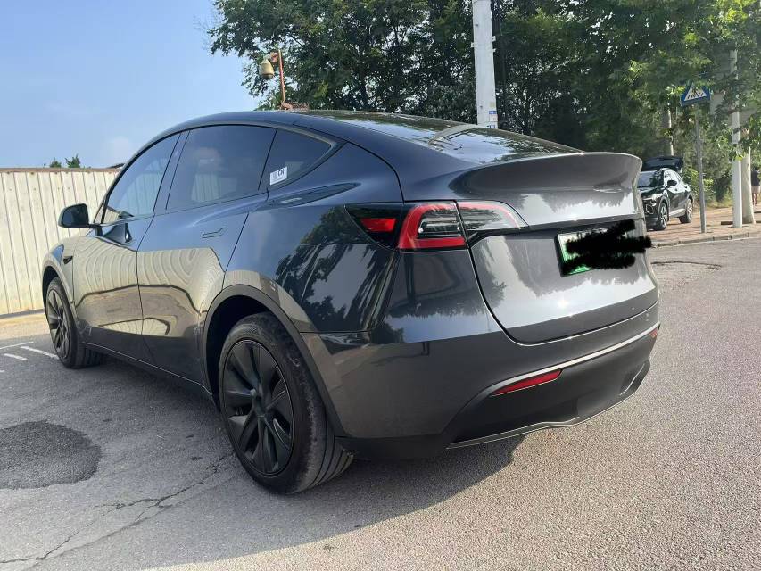 Tesla Model Y 2024 #6 Tesla Model Y 2024 car image #6