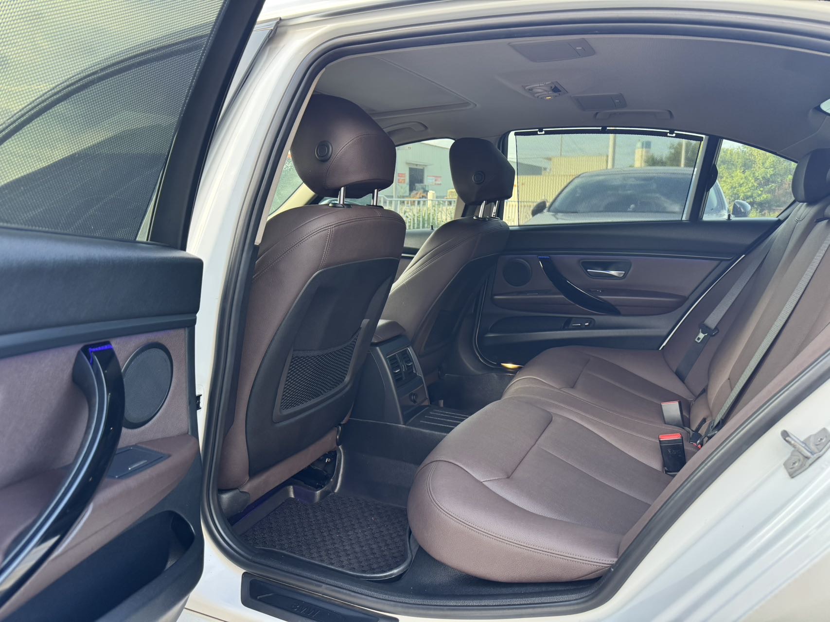 BMW 3 Series 2018 #8 BMW 3 Series 2018 car image #8