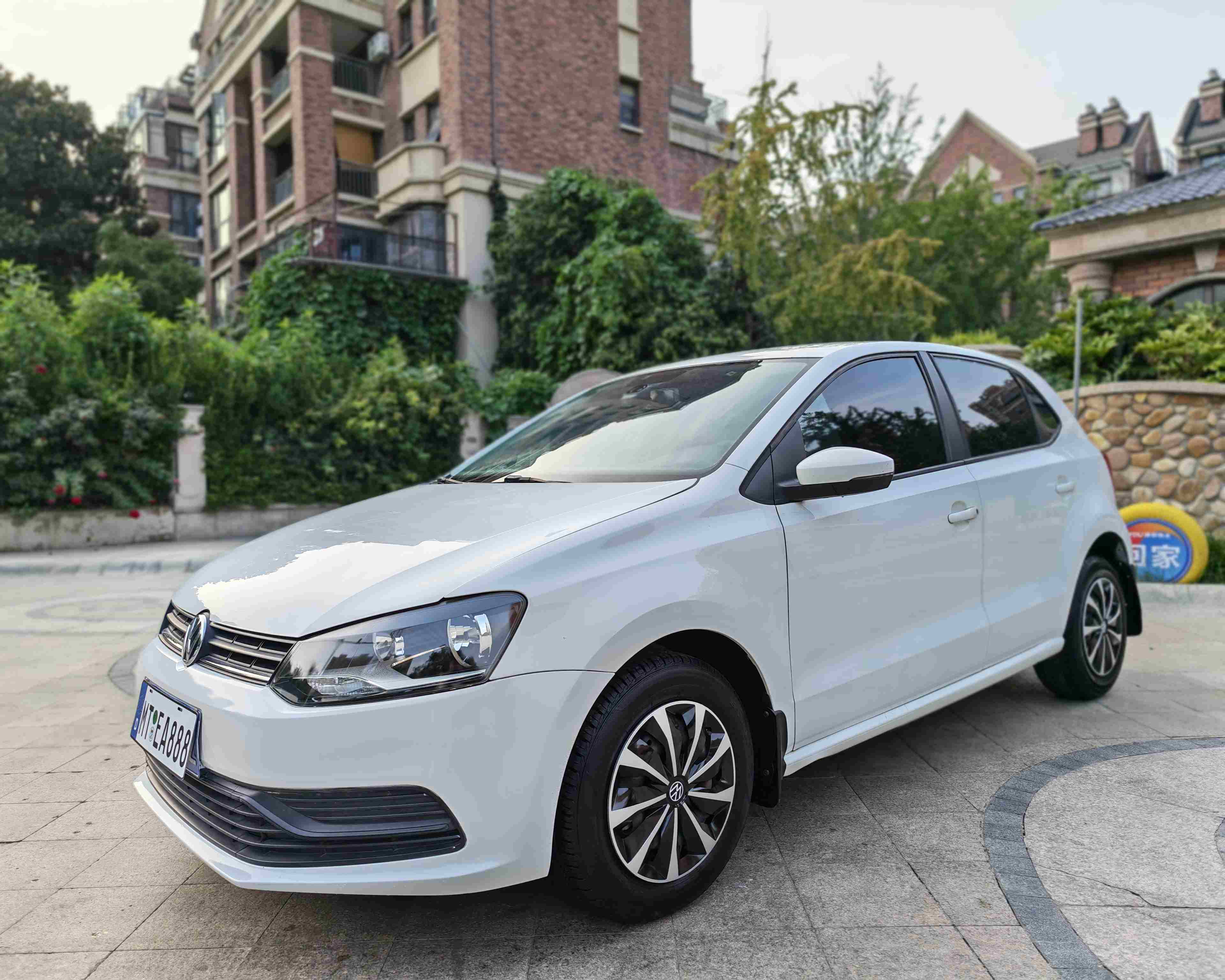 Volkswagen Polo 2014 car image #2