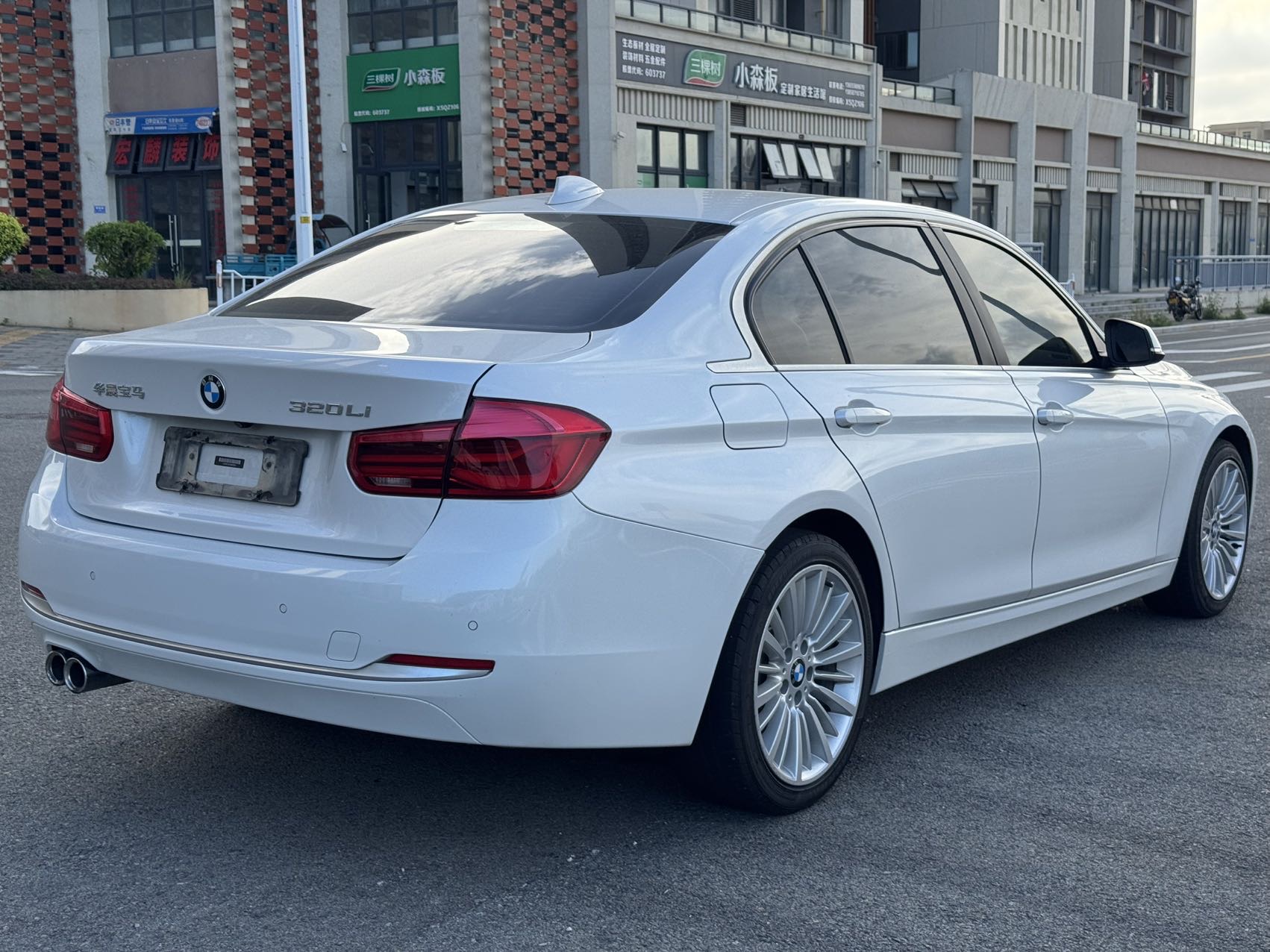 BMW 3 Series 2018 #11 BMW 3 Series 2018 car image #11
