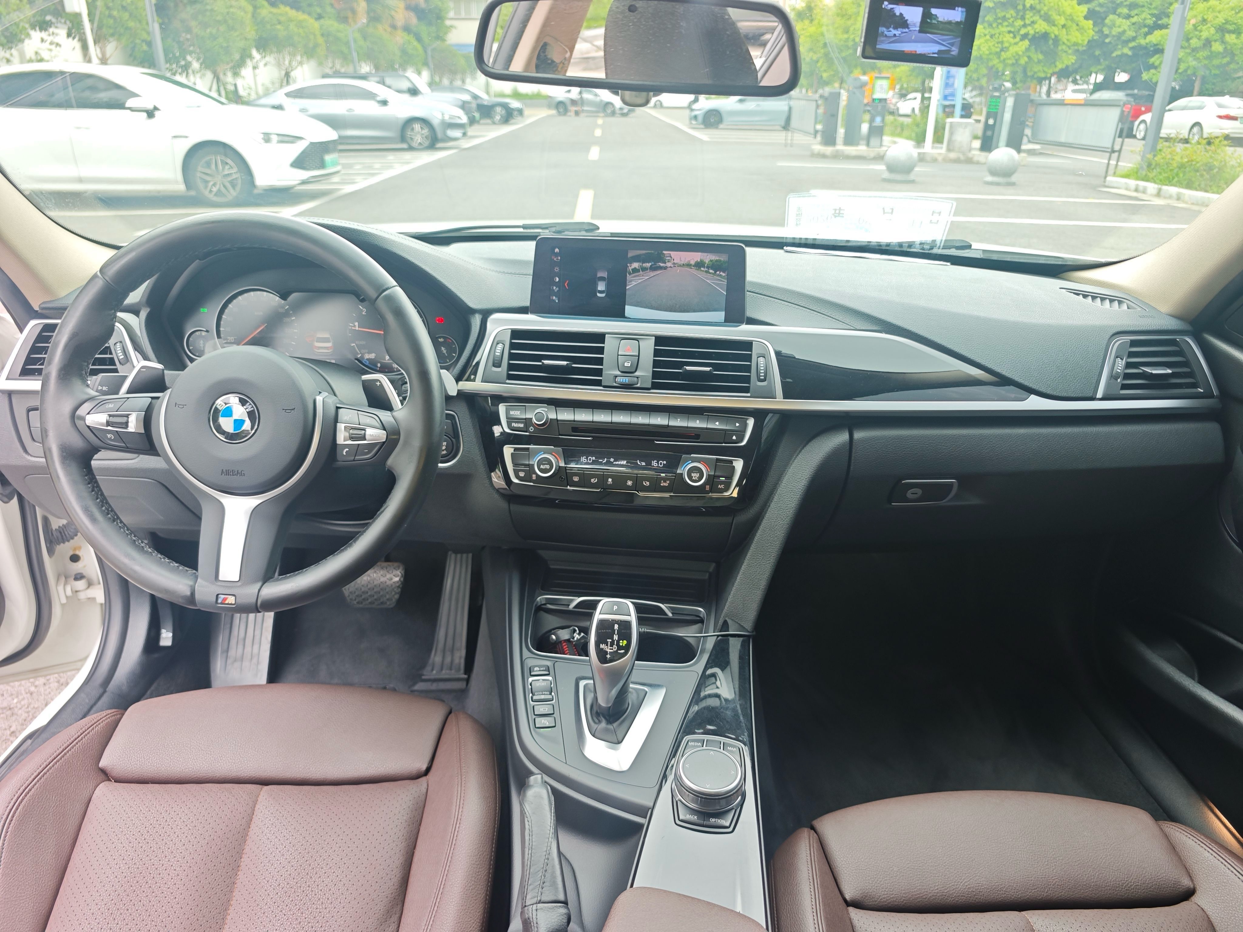 BMW 3 Series 2018 car image #9