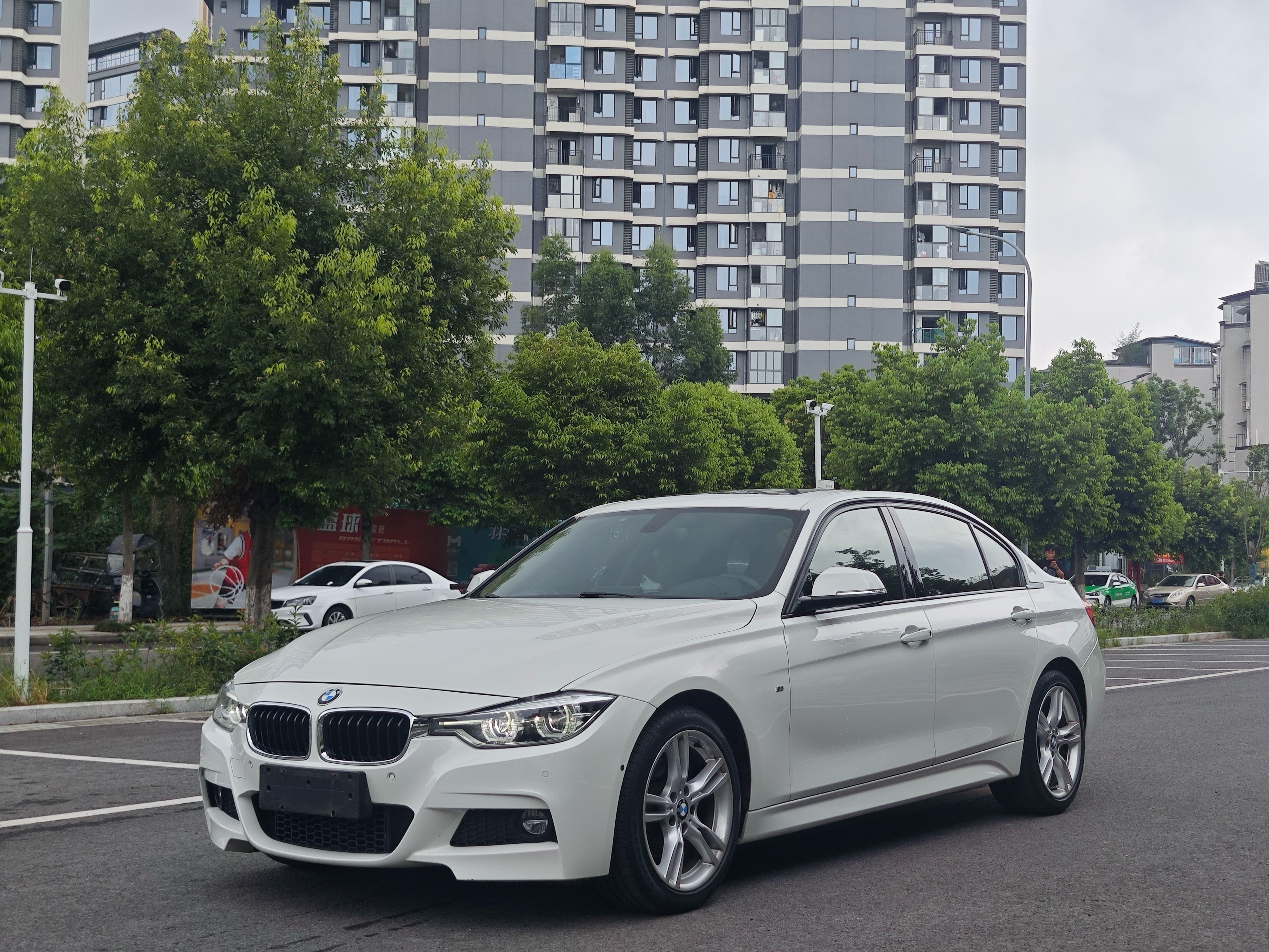 BMW 3 Series 2018 car image #2