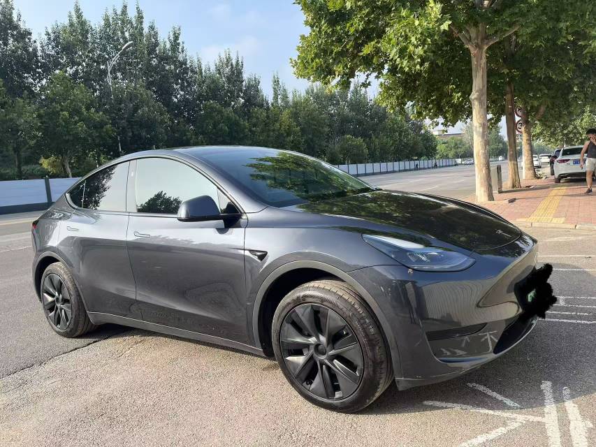 Tesla Model Y 2024 #4 Tesla Model Y 2024 car image #4