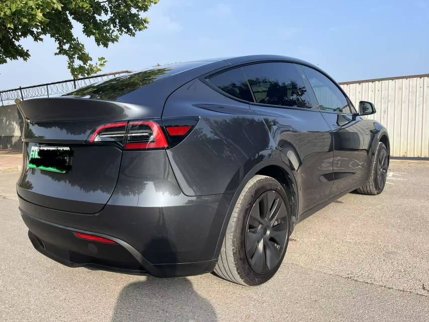 Tesla Model Y 2024 #7 Tesla Model Y 2024 car image #7
