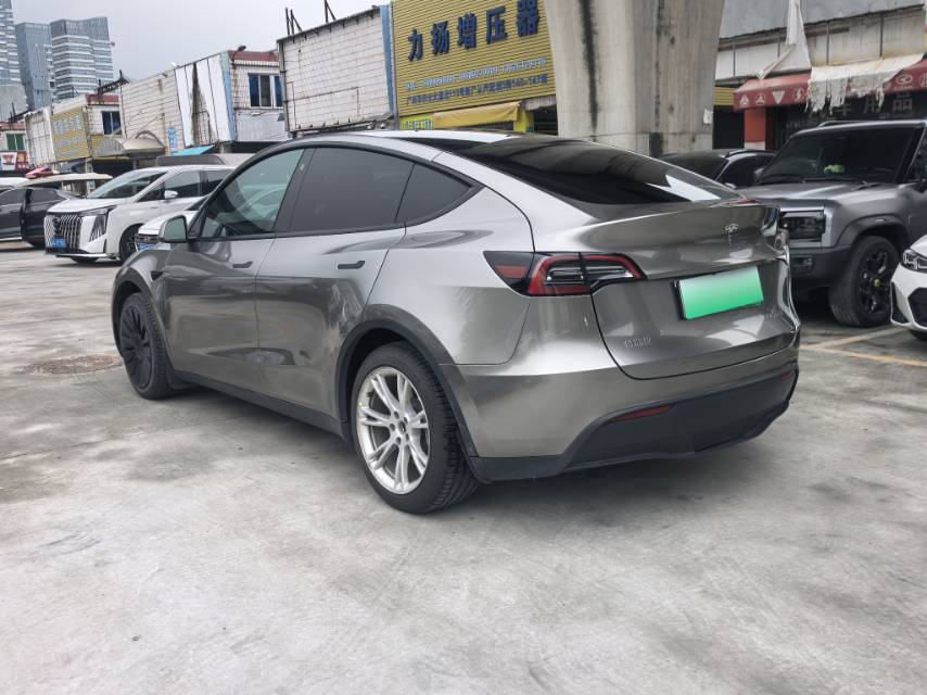 Tesla Model Y 2022 immagine di auto #6