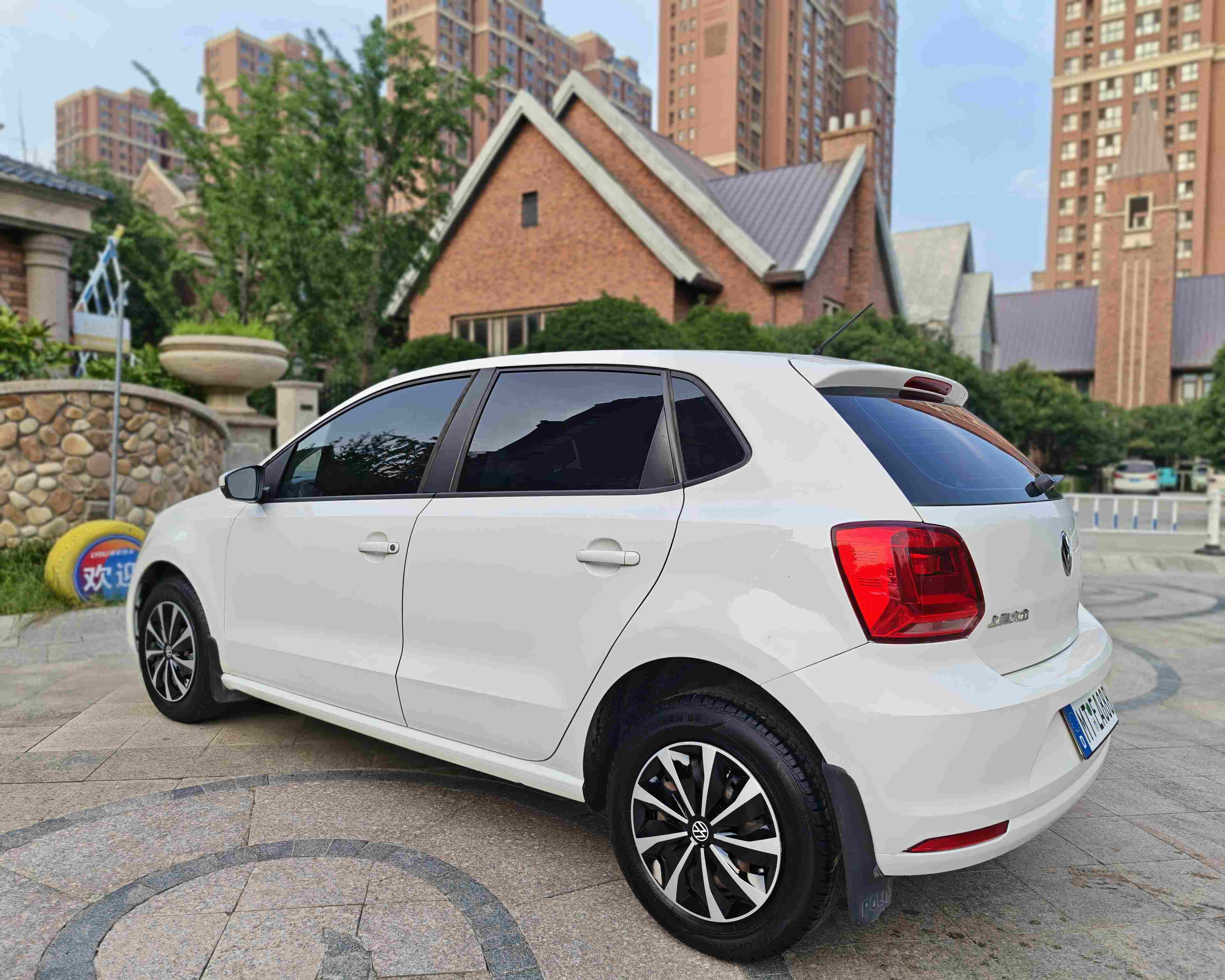 Volkswagen Polo 2014 car image #9