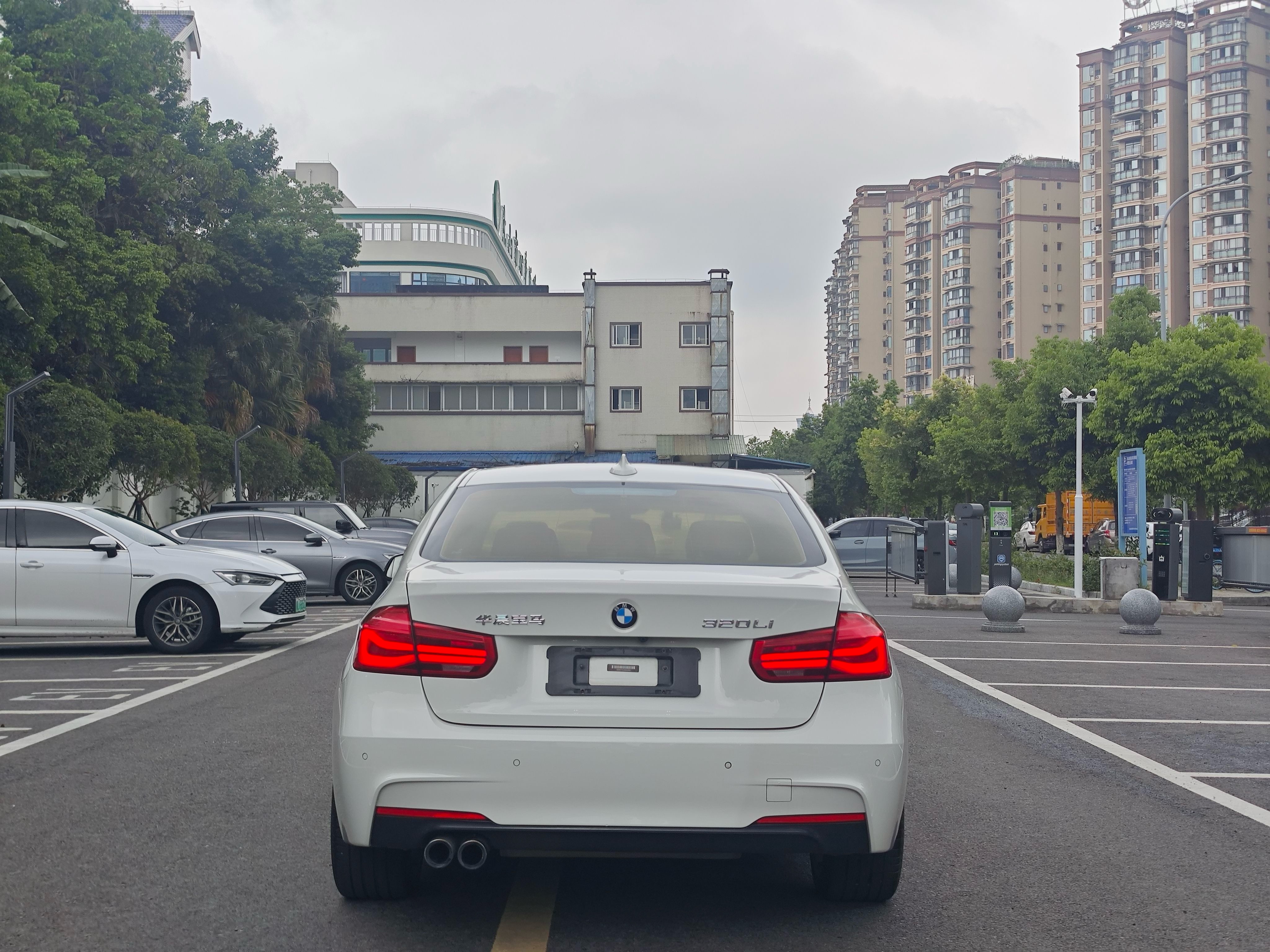 BMW 3 Series 2018 car image #7