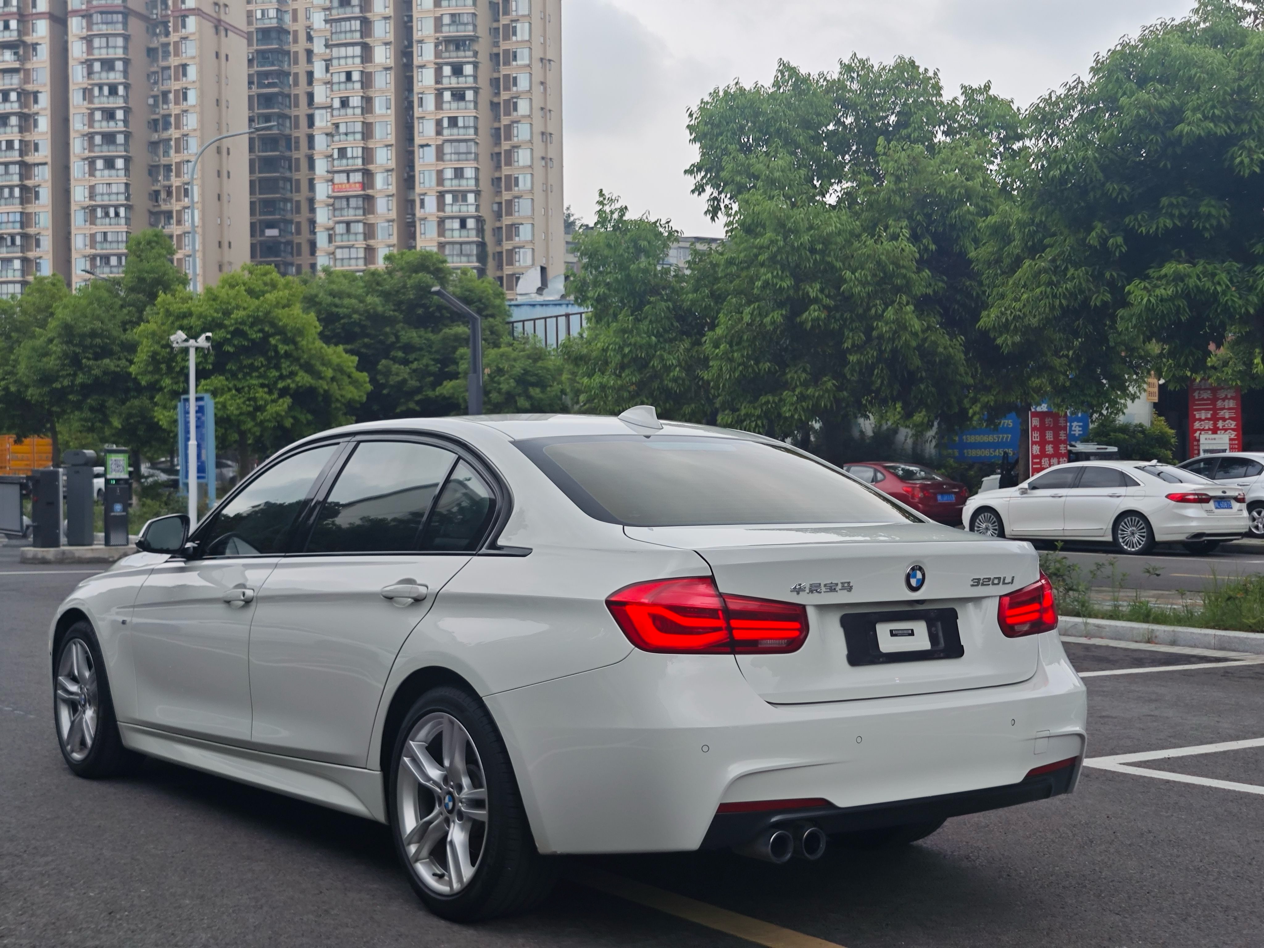 BMW 3 Series 2018 car image #6