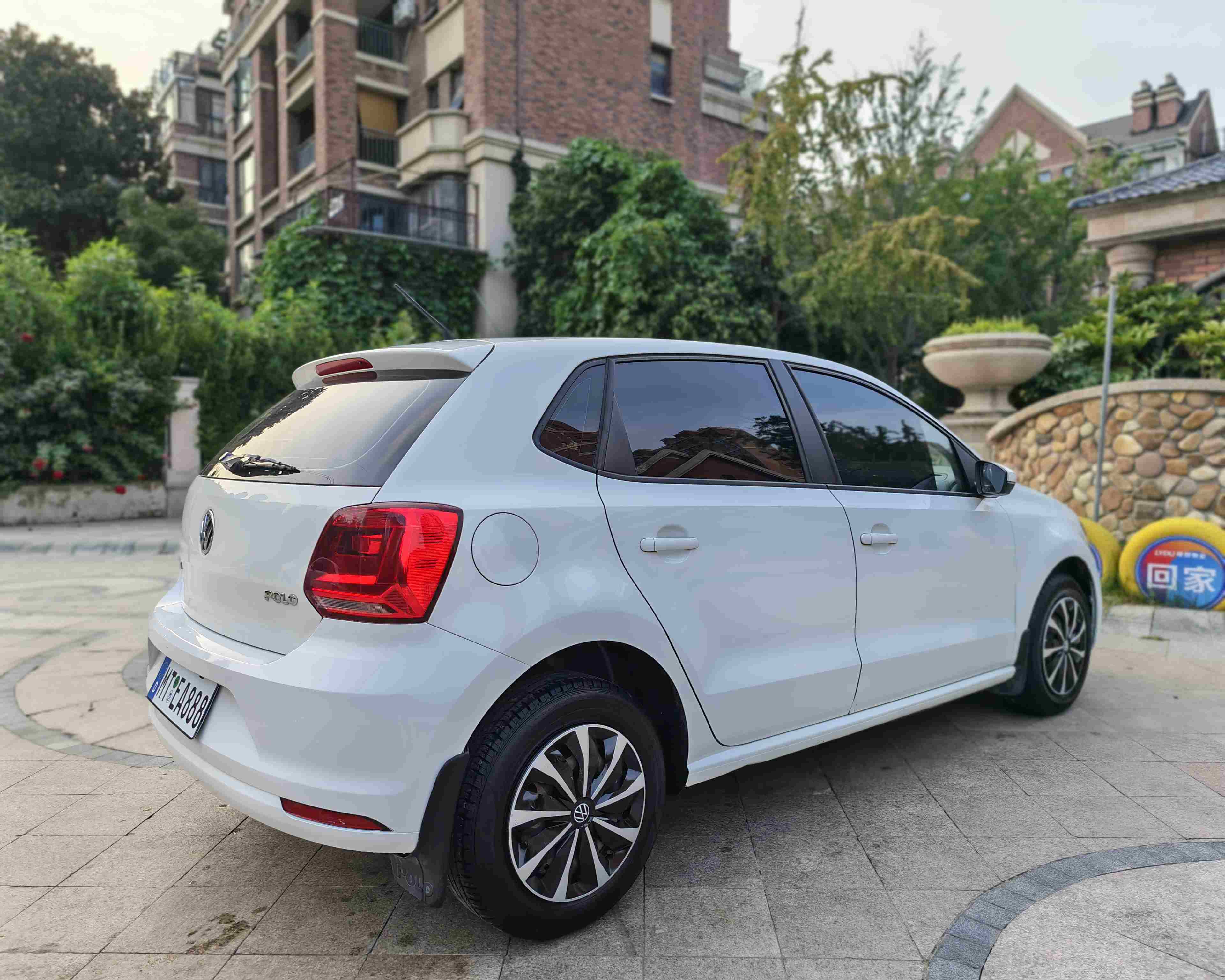 Volkswagen Polo 2014 car image #11
