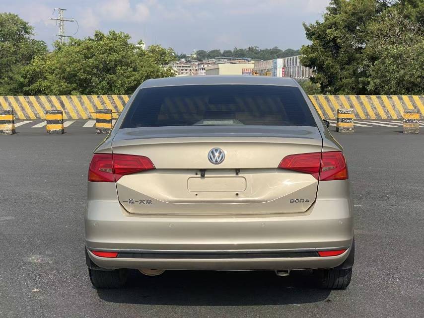 Volkswagen Bora 2016 car image #10