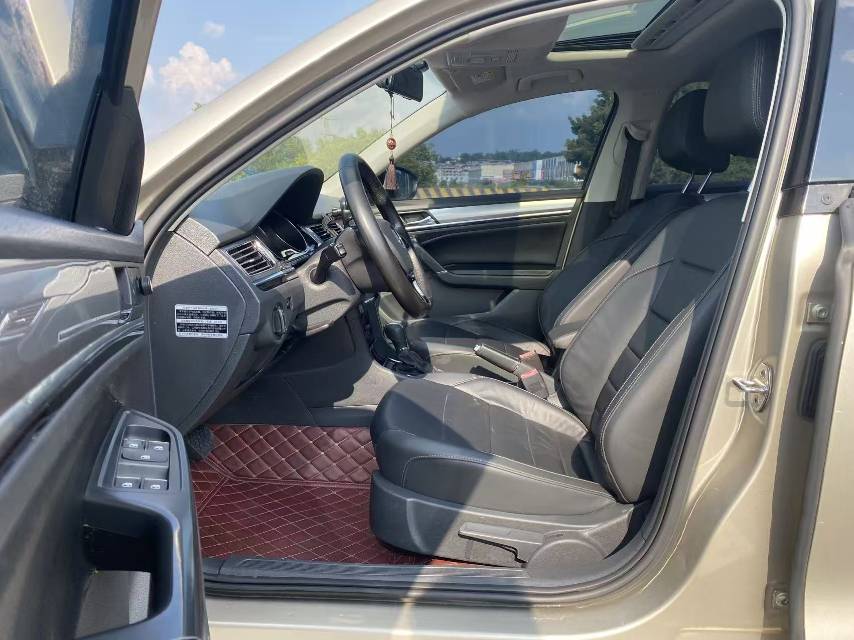 Volkswagen Bora 2016 car image #6