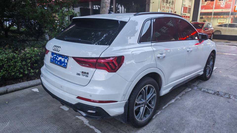 Audi Q3 2023 car image #6