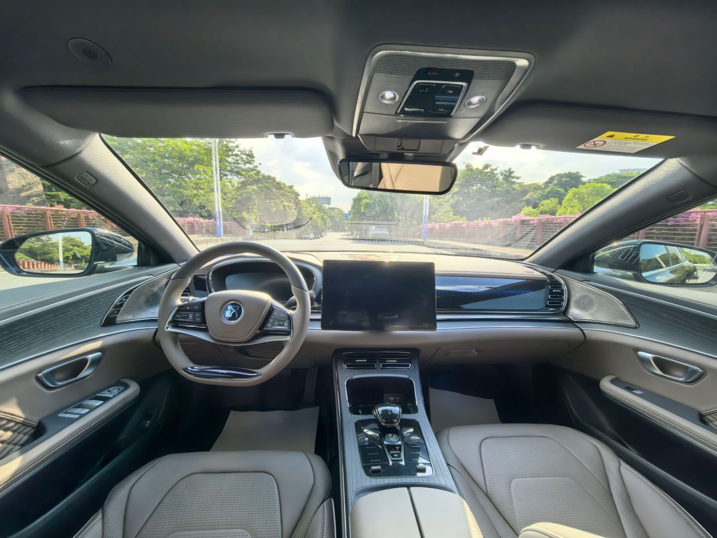 BYD Han 2025 car image #8