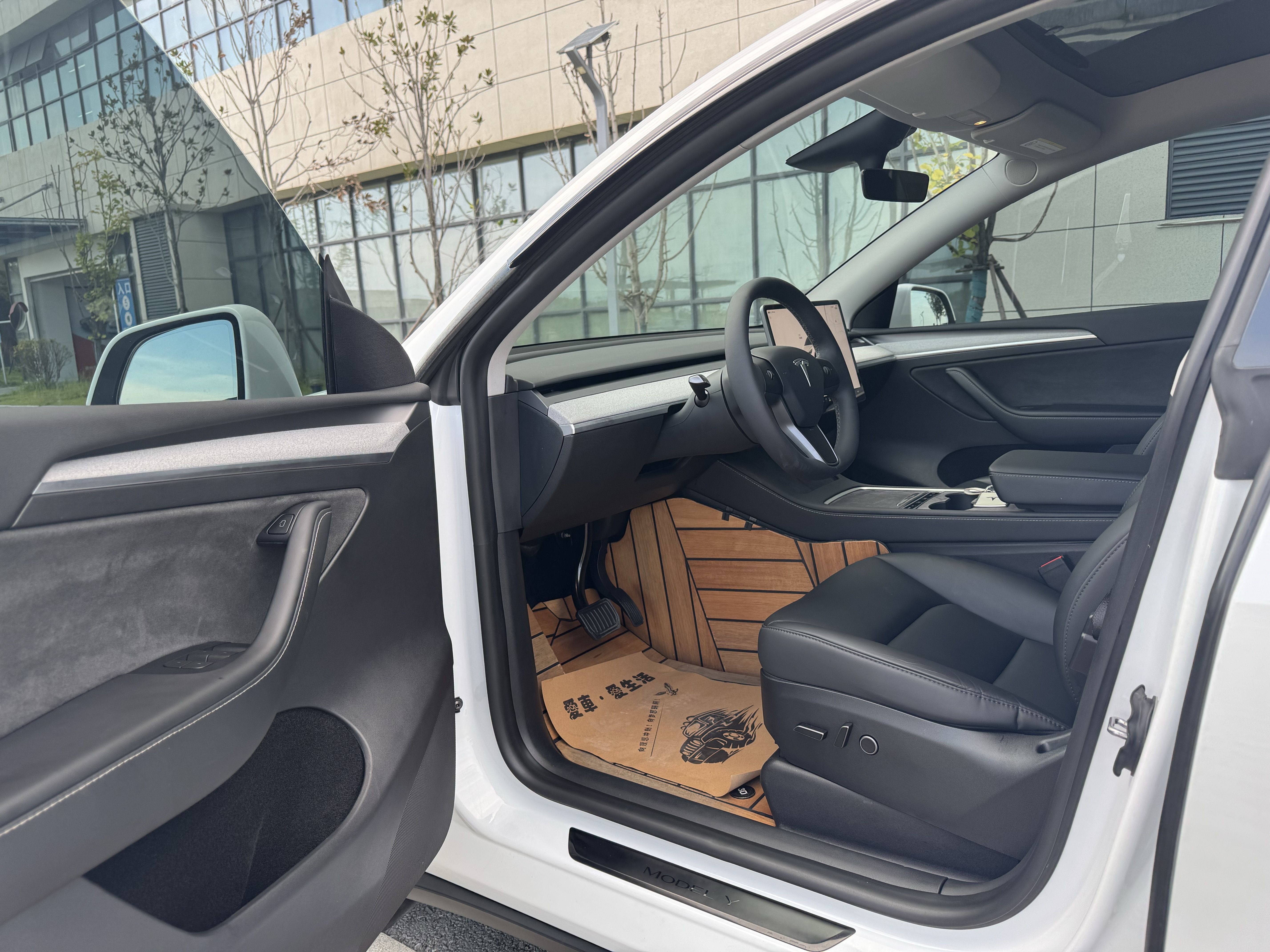 Tesla Model Y 2023 #9 Tesla Model Y 2023 car image #9