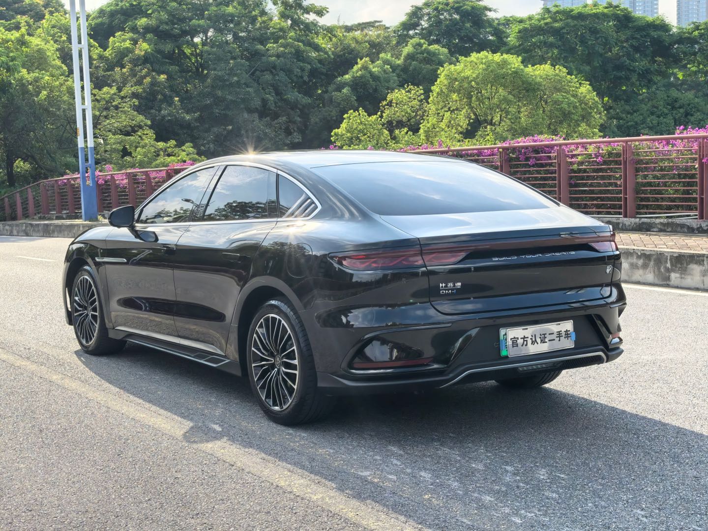 BYD Han 2025 car image #9