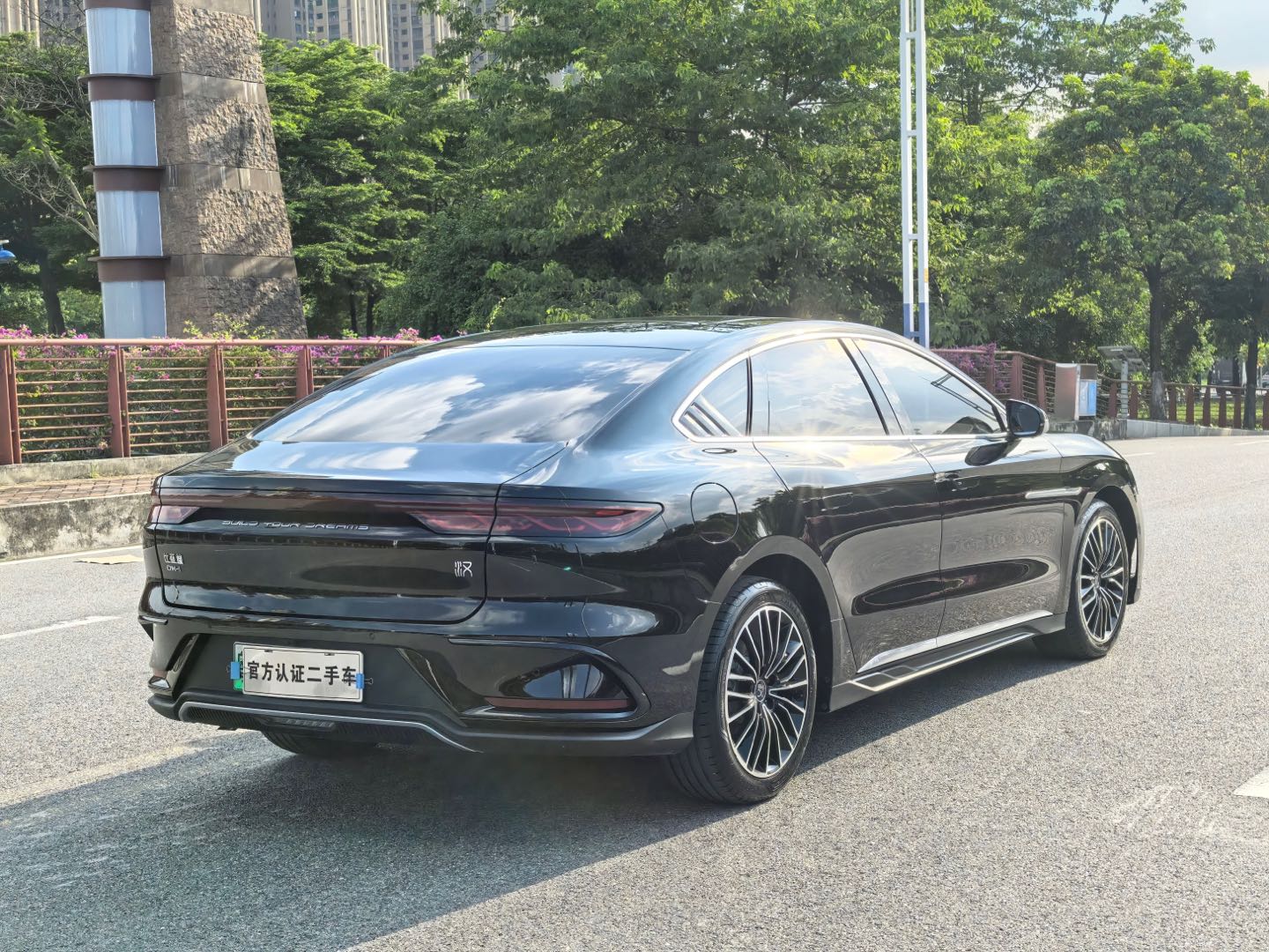 BYD Han 2025 car image #11