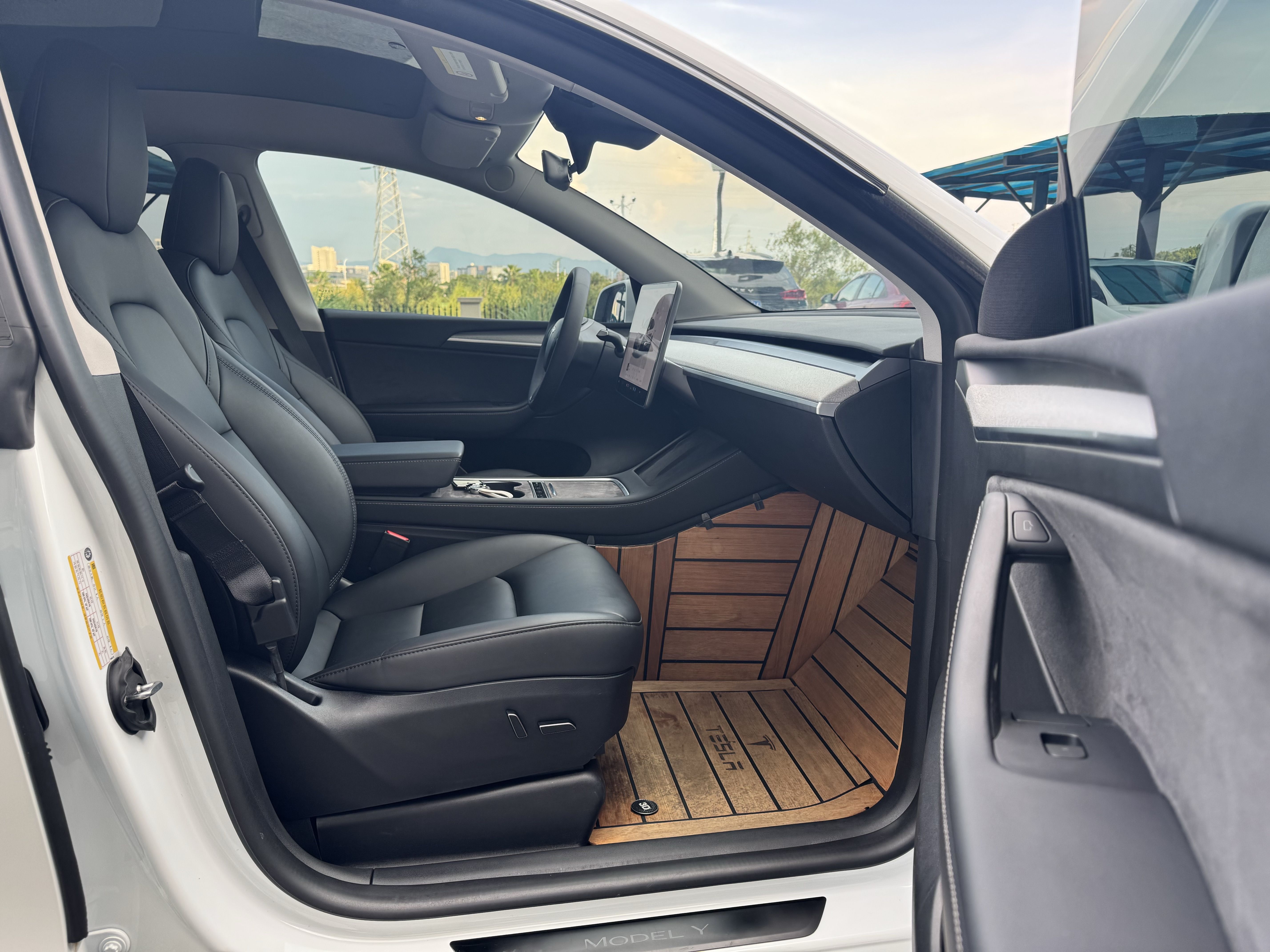 Tesla Model Y 2023 #10 Tesla Model Y 2023 car image #10