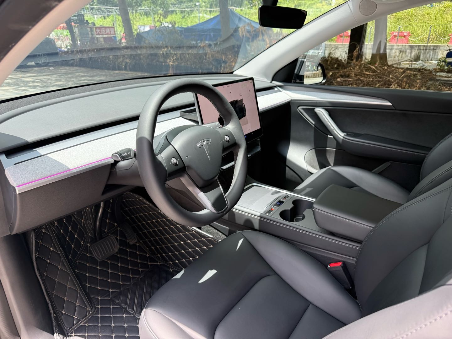 Tesla Model Y 2023 #10 Tesla Model Y 2023 car image #10