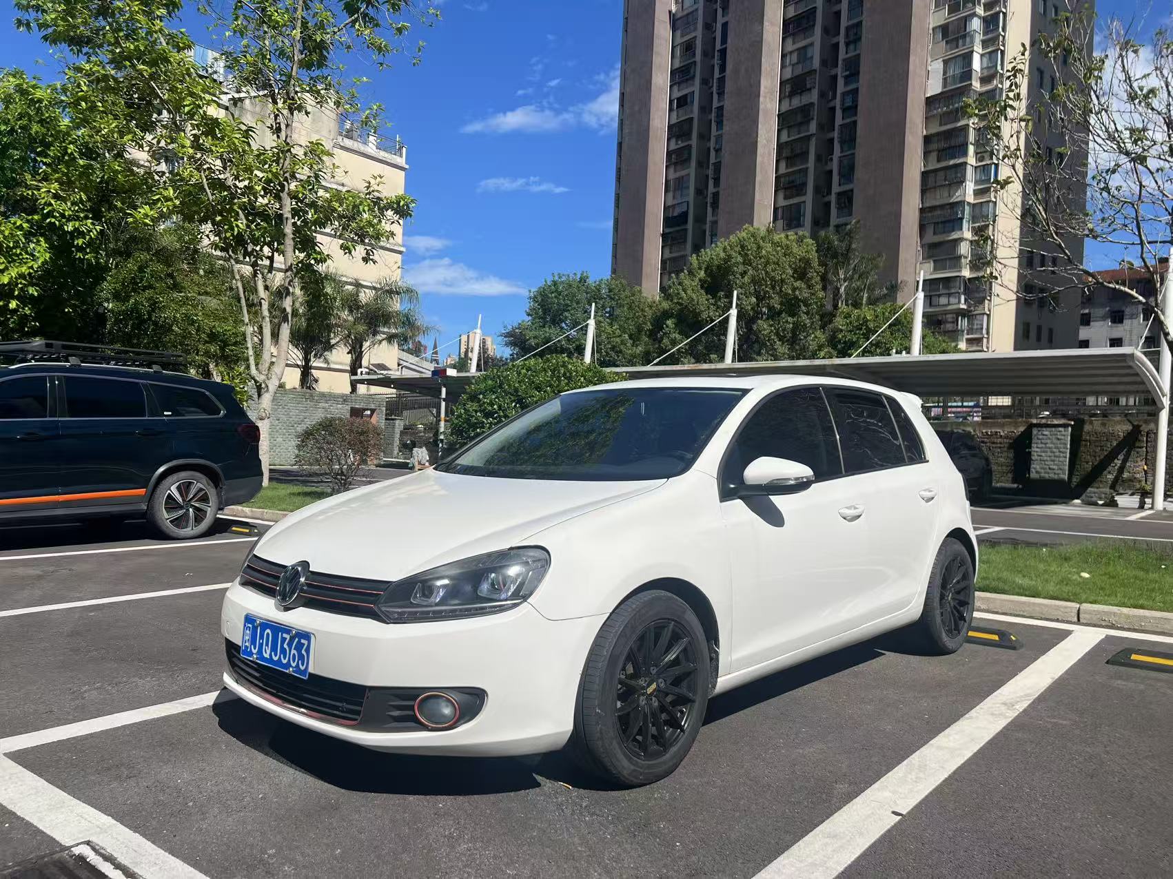 Volkswagen Golf 2012 car image 