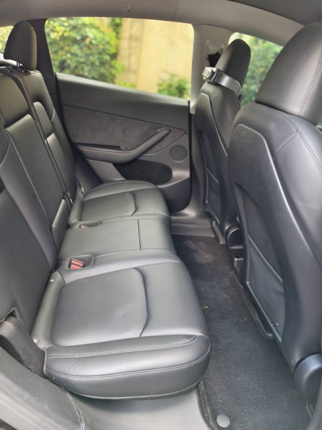 Tesla Model Y 2022 car image #9