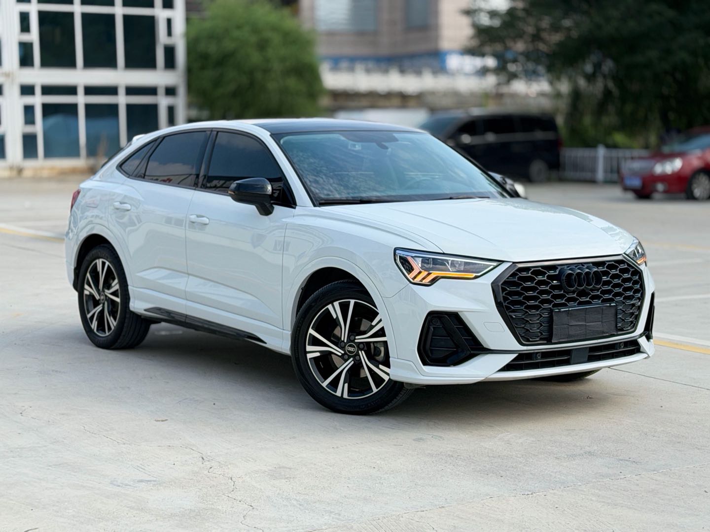 Audi Q3 2023 car image #5